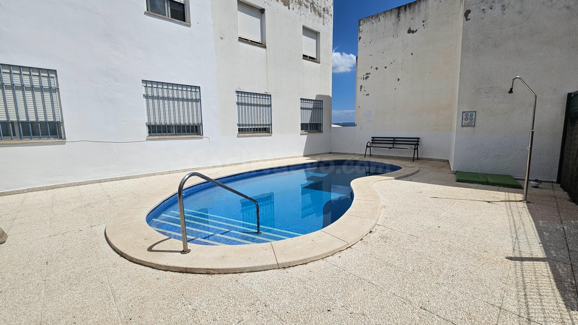 Adosado con vistas al Castillo y piscina comunitaria - foto 5