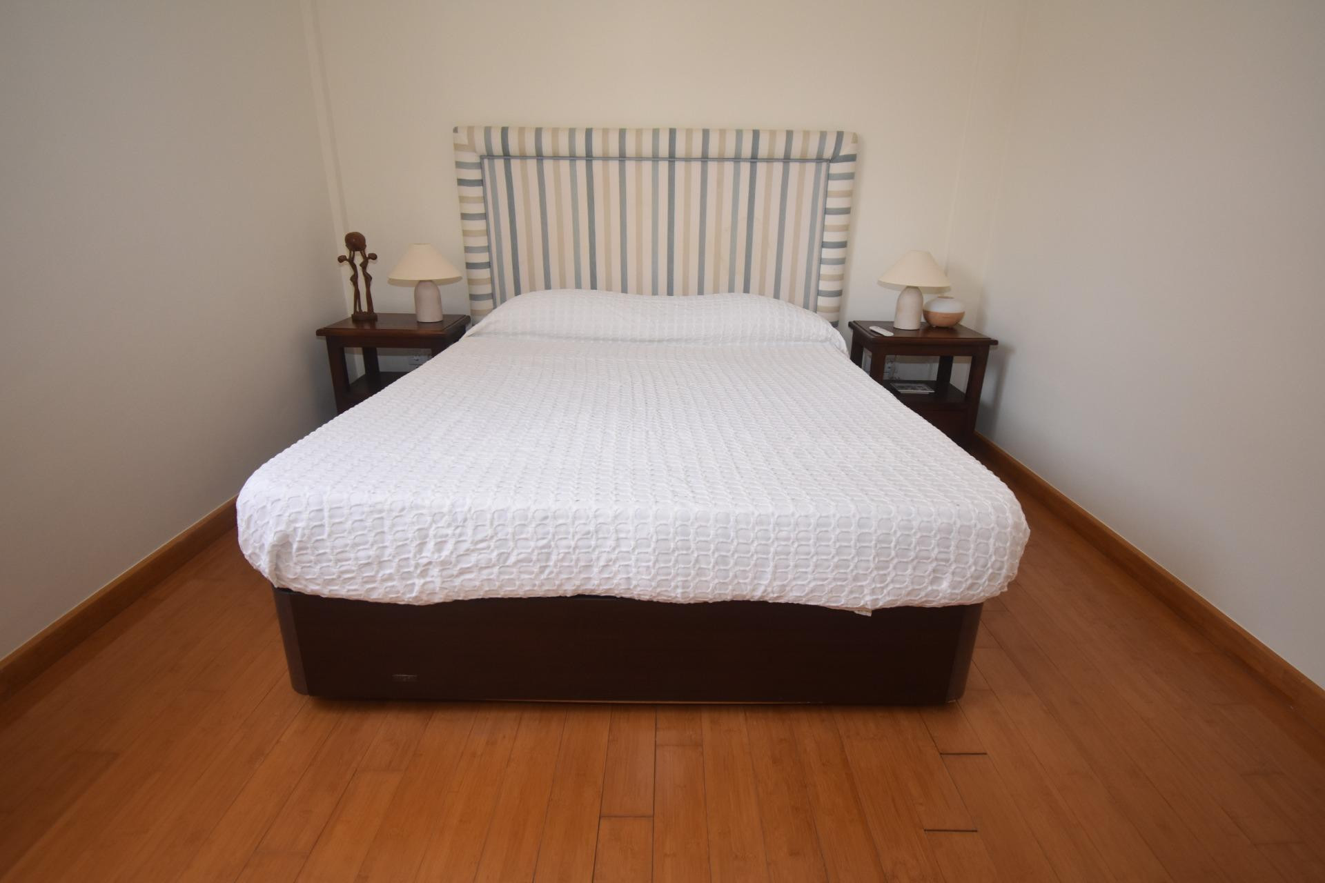 Villa con fantástica terraza muy privada en venta en Tauro. - foto 4