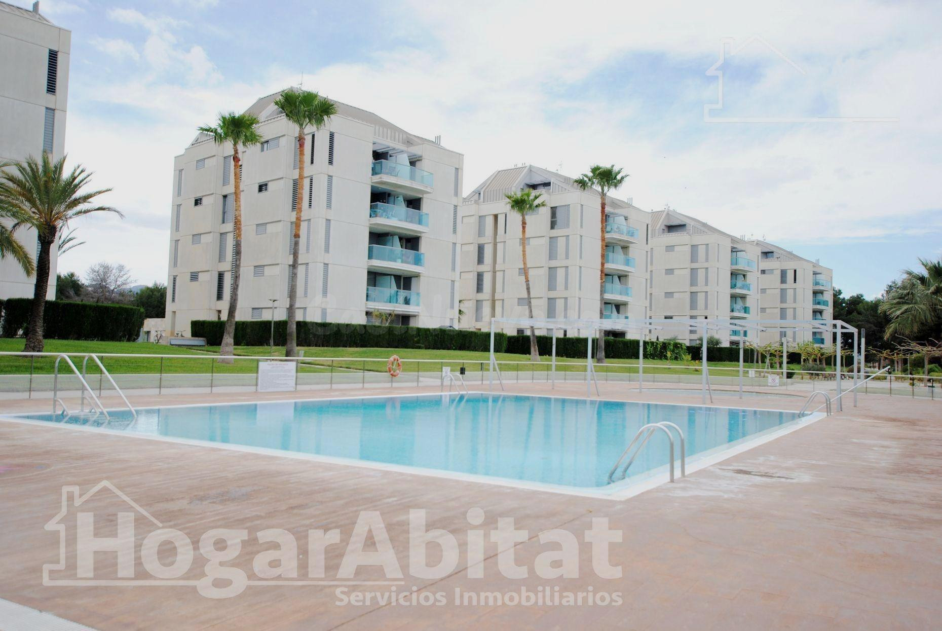 ¡CERCA DE LA PLAYA! AMPLIO EN RESIDENCIAL CON PISCINA Y TERR