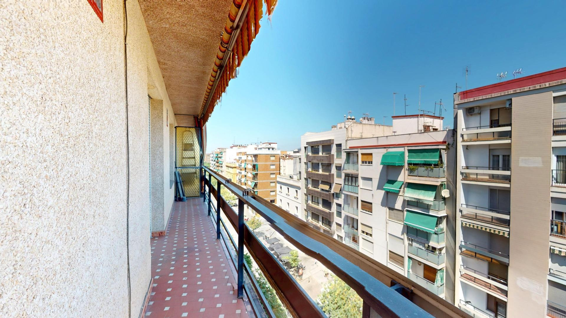 IMPRESIONANTE VIVIENDA EXTERIOR EN PLENA PLAZA DE COSTASOL - foto 2