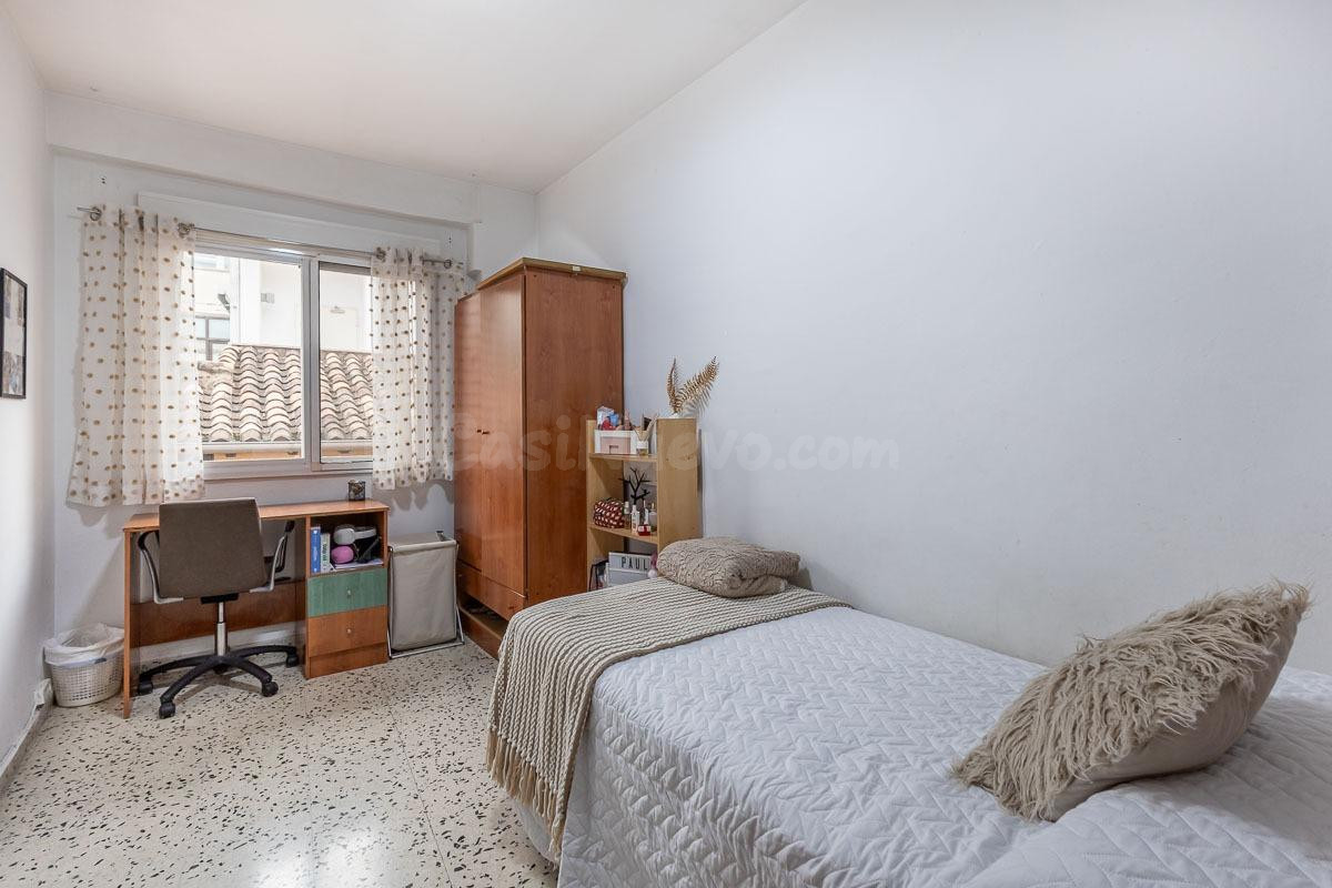 Piso 4 dormitorios en C/ San Juan de Dios de Granada. - foto 5