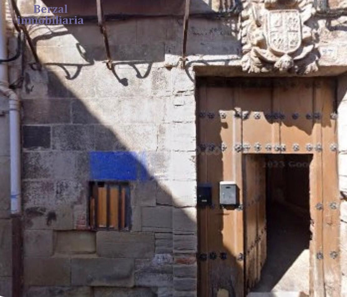 Terreno urbano en esquina, en casco histórico de Navarrete.