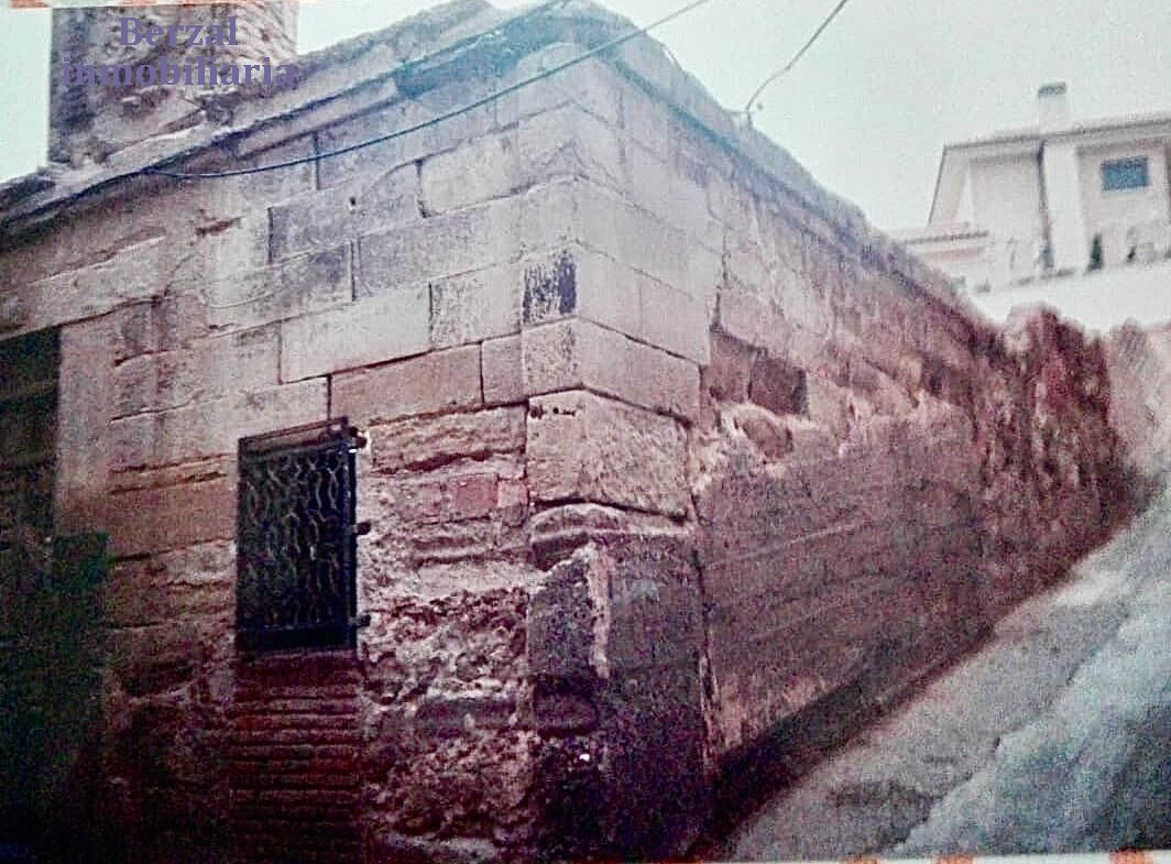 Terreno urbano en esquina, en casco histórico de Navarrete. - foto 2