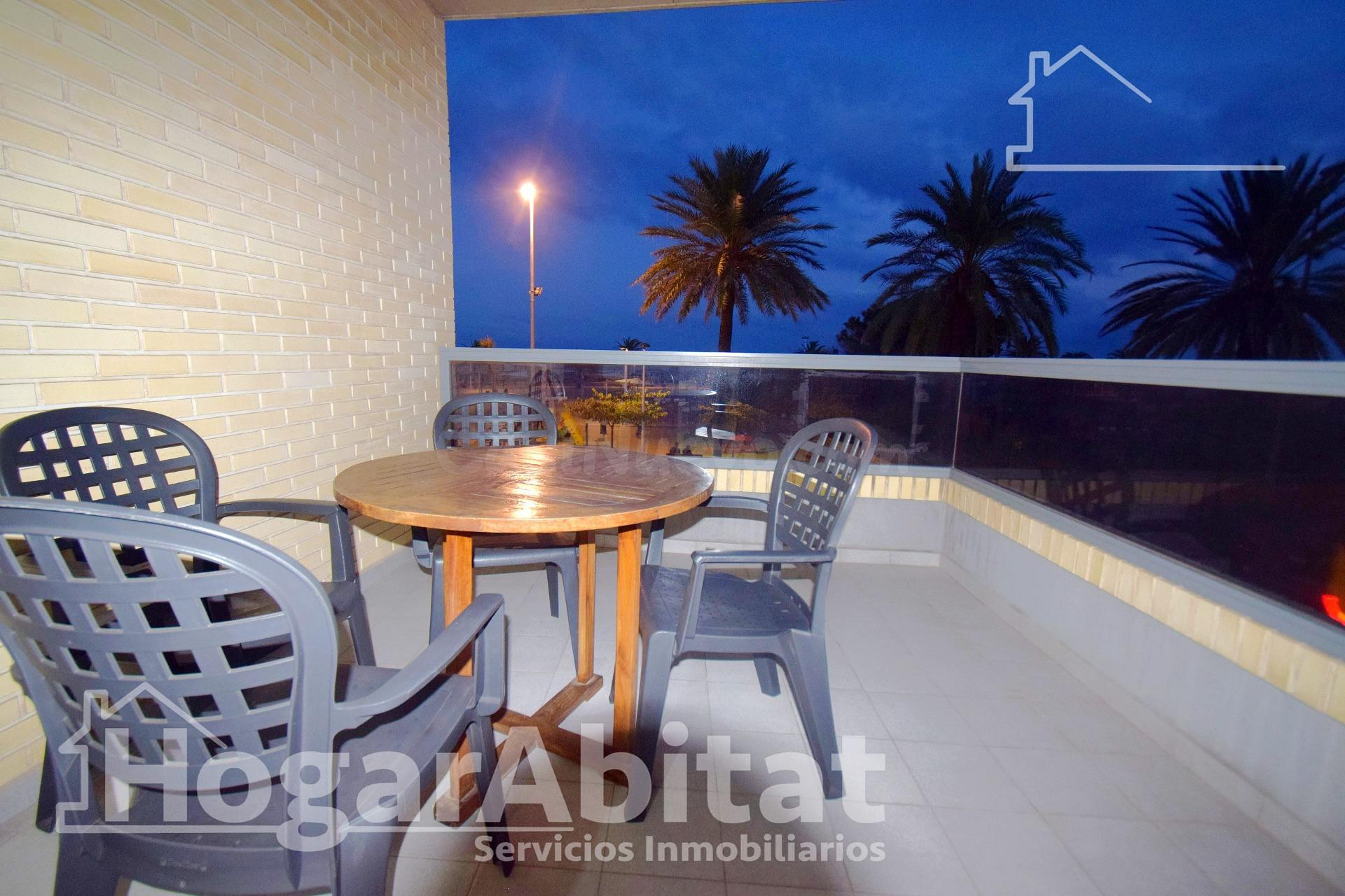 EN PRIMERA LÍNEA DE PLAYA CON TERRAZA, GARAJE Y ASCENSOR