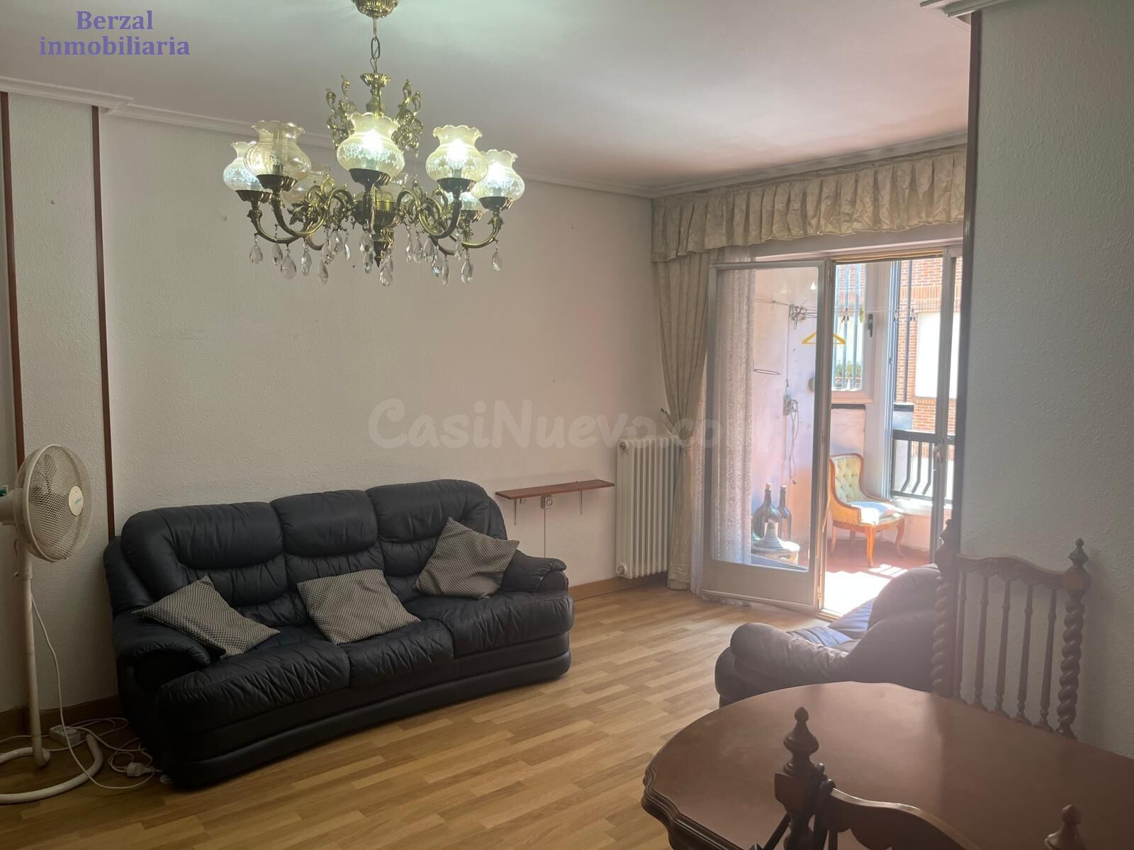 Piso de tres dormitorios, baño, garaje y trastero - foto 2