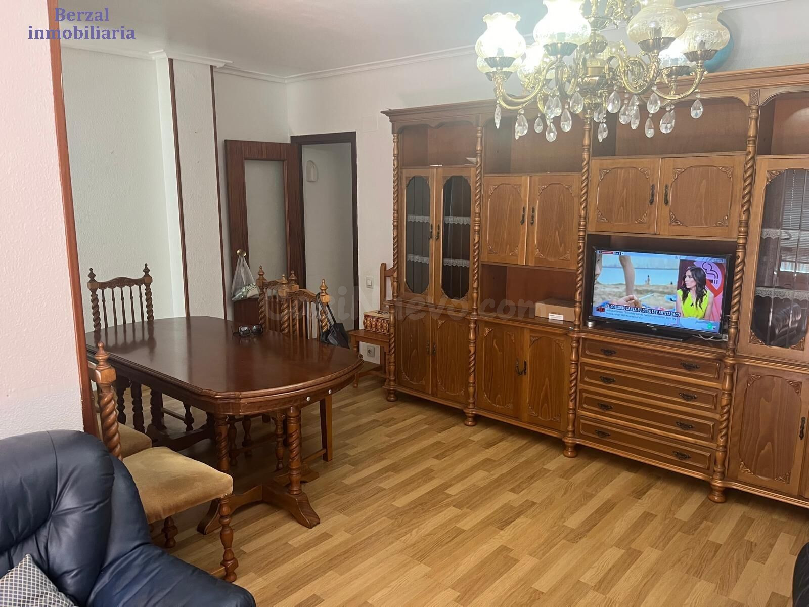 Piso de tres dormitorios, baño, garaje y trastero - foto 5