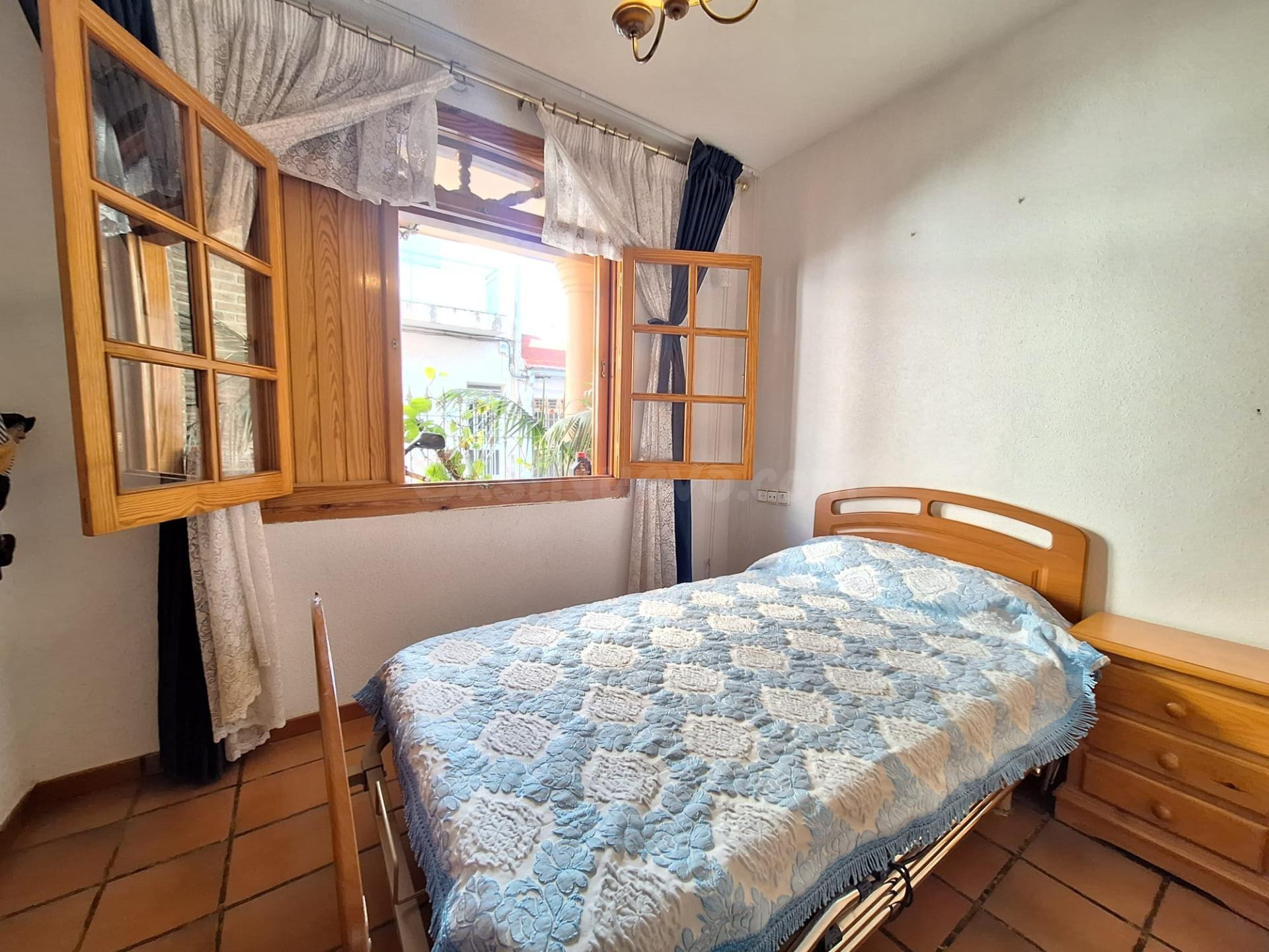 Se alquila habitación en una casa en Librilla