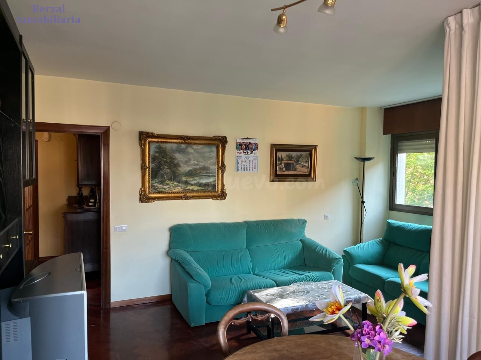 Piso de cuatro dormitorios, dos baños, dos terrazas, garaje  - foto 2