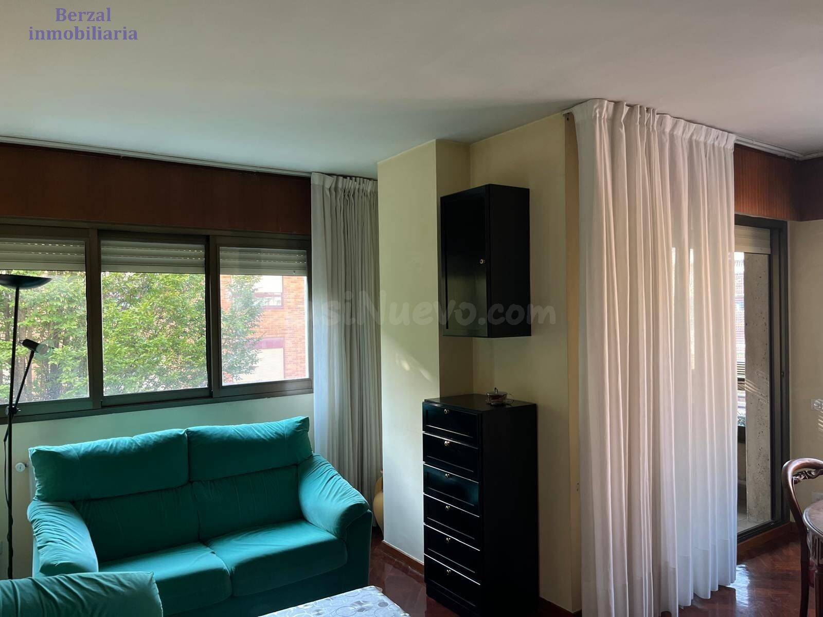 Piso de cuatro dormitorios, dos baños, dos terrazas, garaje  - foto 4