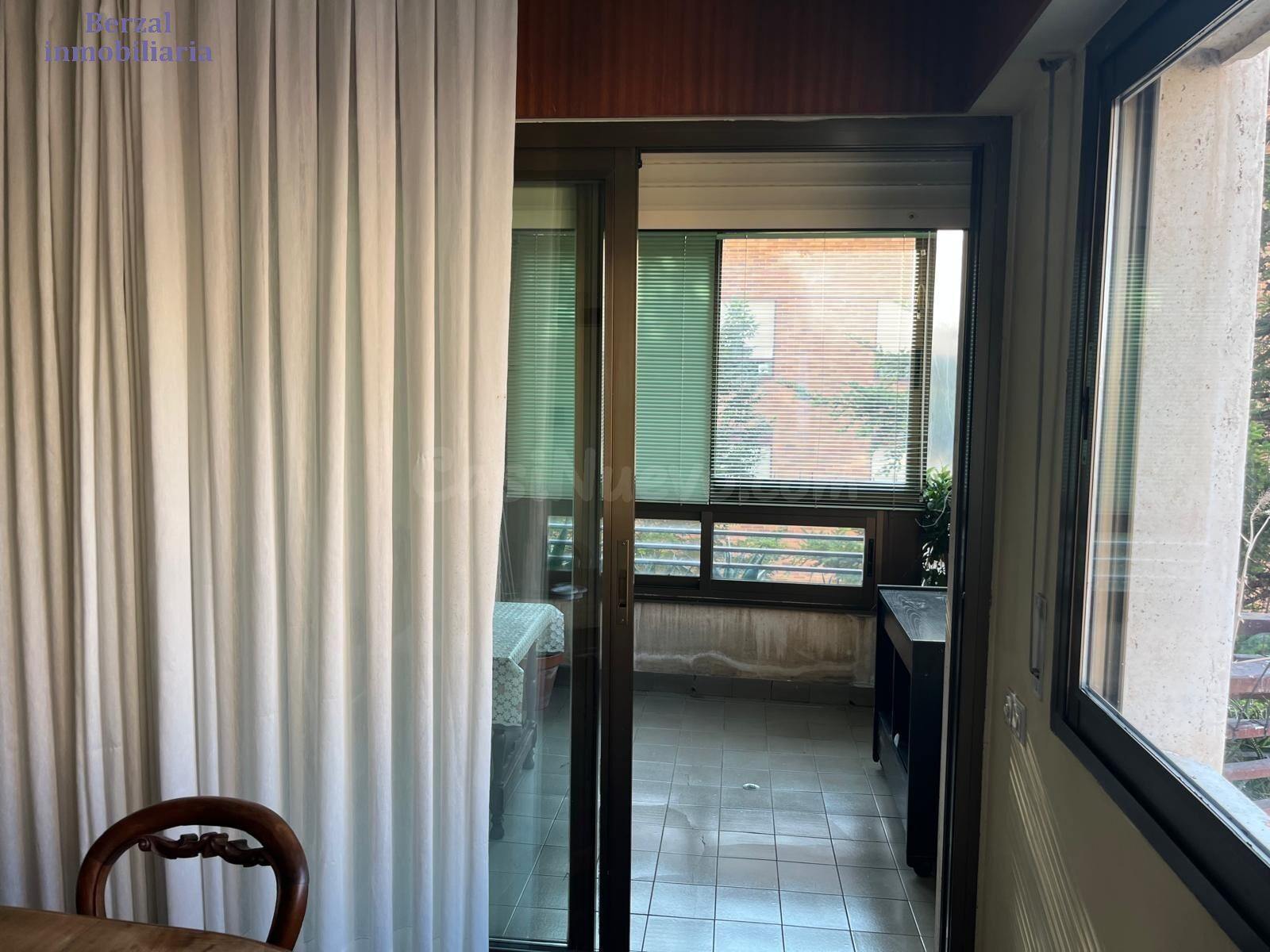 Piso de cuatro dormitorios, dos baños, dos terrazas, garaje  - foto 5