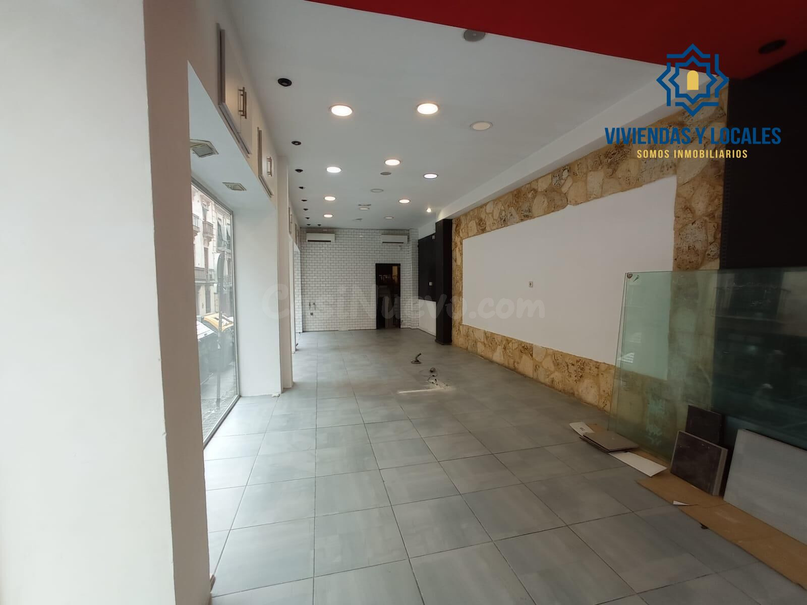 Disponible amplio local en esquina calle san Juan de Dios - foto 5