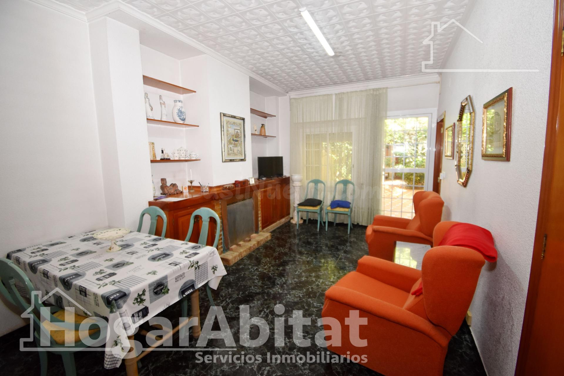 MAGNÍFICA CASA CON DOS VIVIENDAS INDEPENDIENTES Y TERRAZA, C
