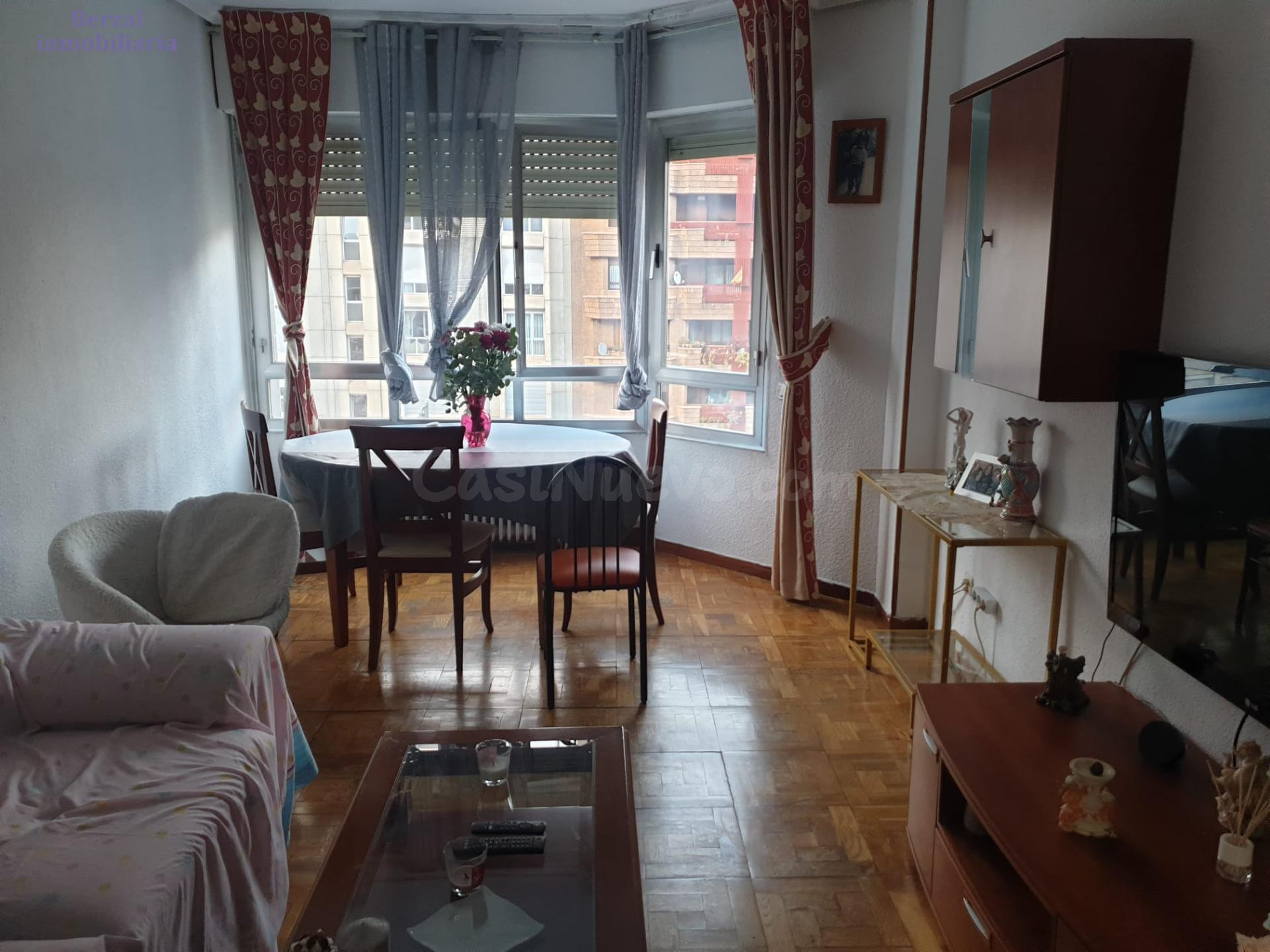 Amplio y Luminoso Piso en el Corazón de Logroño por €300,000 - foto 2