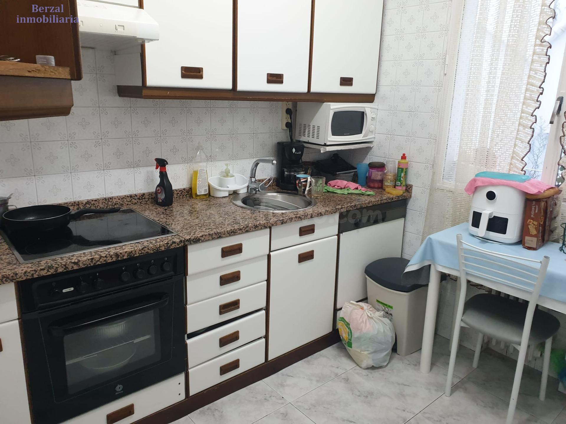 Amplio y Luminoso Piso en el Corazón de Logroño por €300,000 - foto 3