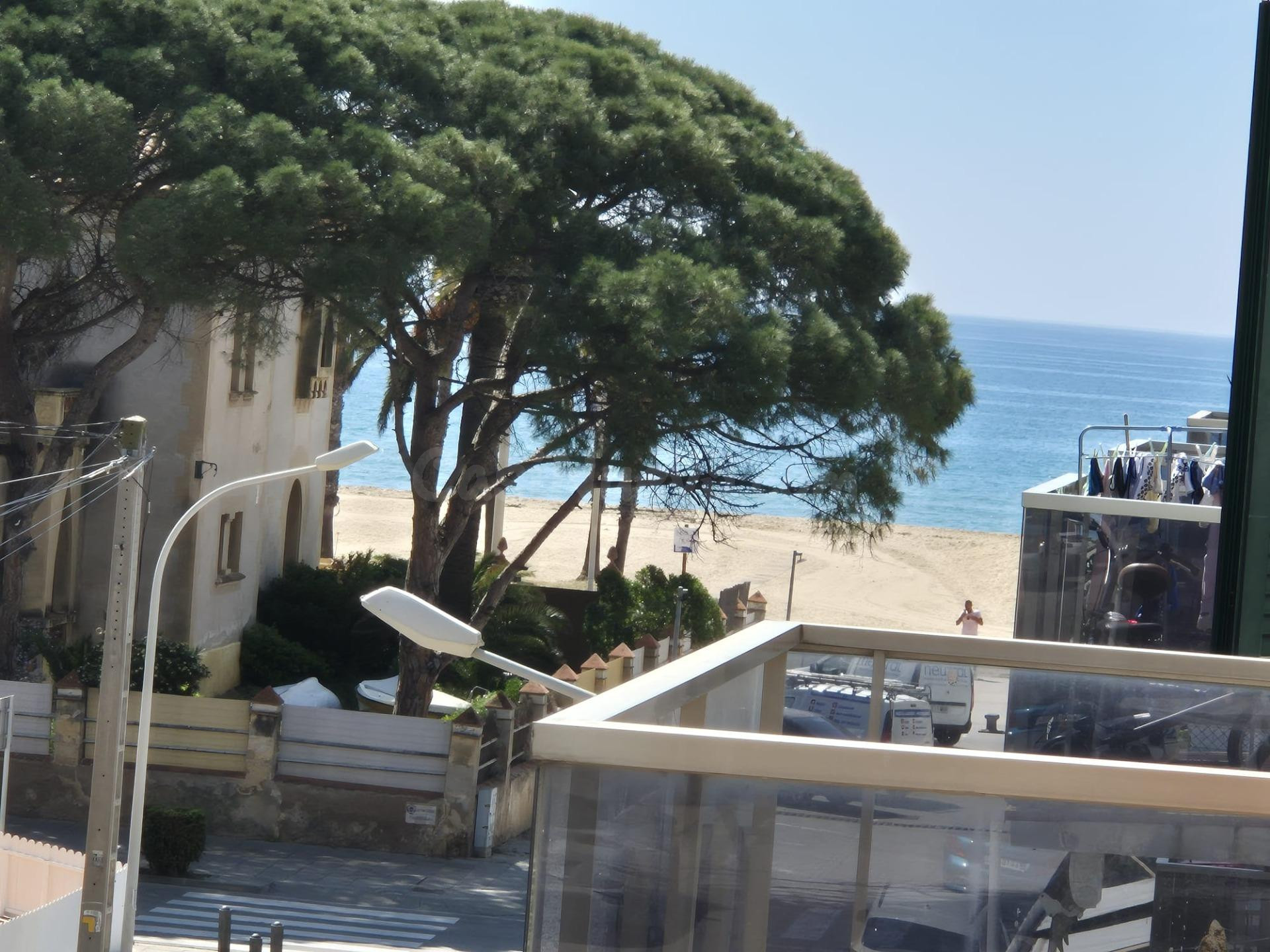 PISO DE 100M2 A REFORMAR CON TERRAZA DE 30M2 EN SANT SALVADO
