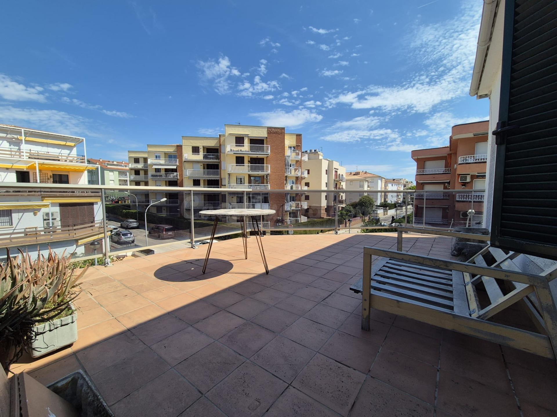 PISO DE 100M2 A REFORMAR CON TERRAZA DE 30M2 EN SANT SALVADO - foto 5