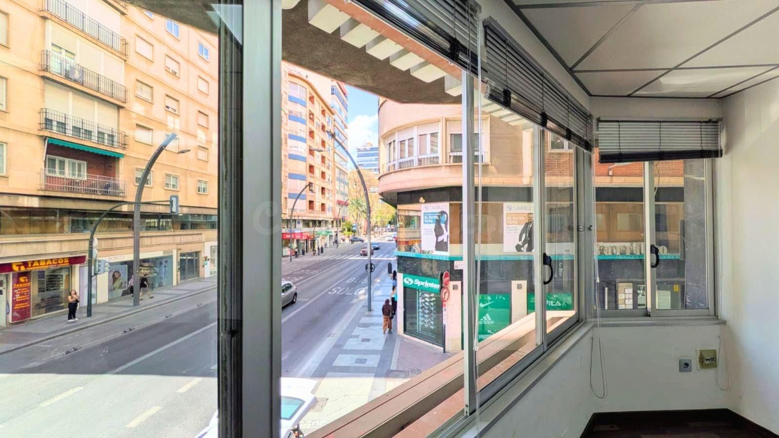 Se alquila oficina en Gran Vía del Escultor Francisco Salzil