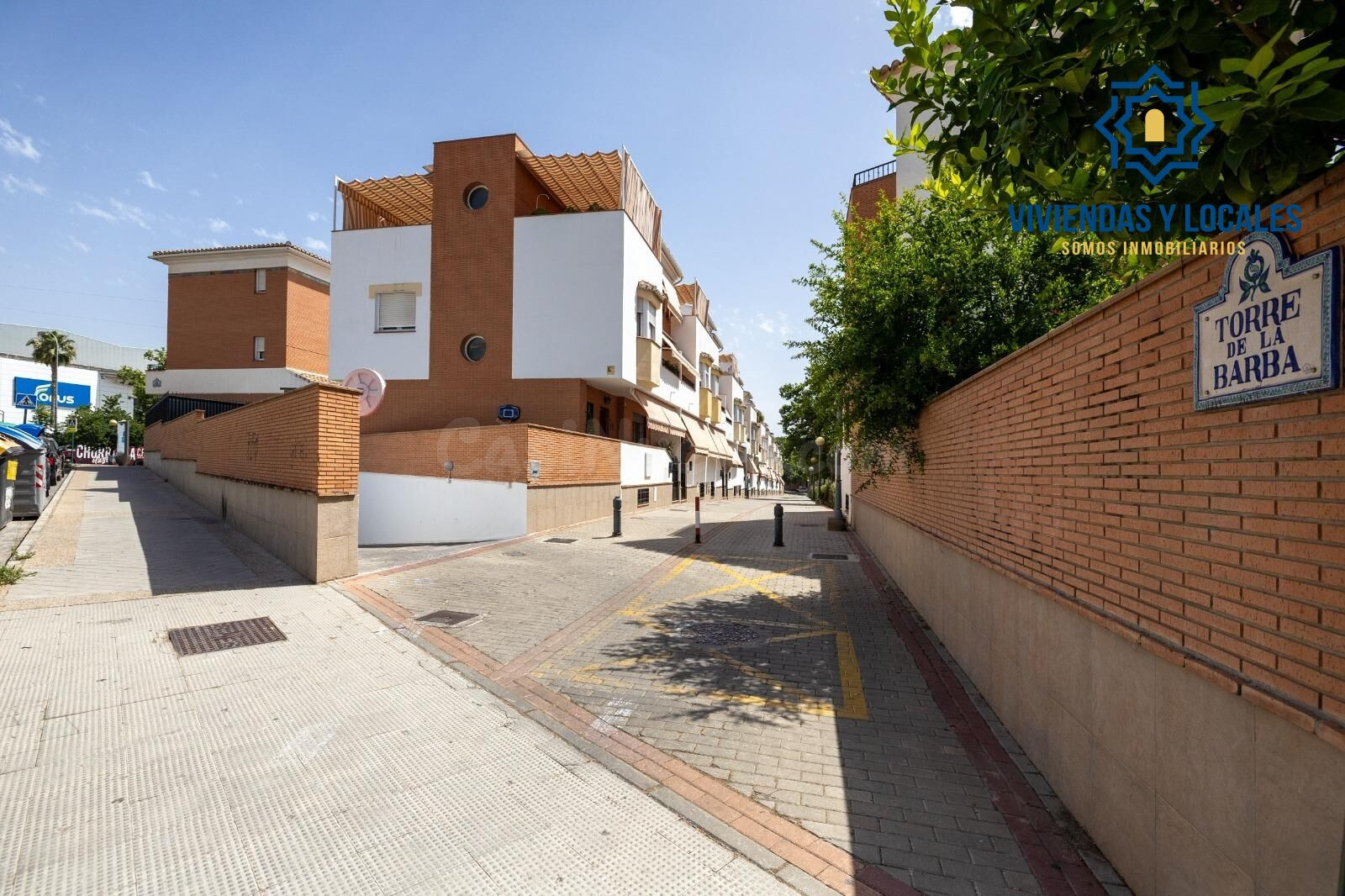 ESPECTACULAR VIVIENDA ADOSADA DE 4 DORMITORIOS CON SÓTANO, T - foto 2