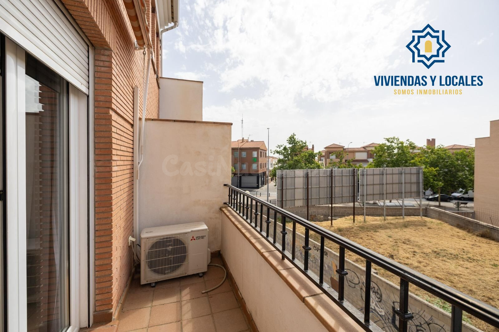 ESPECTACULAR VIVIENDA ADOSADA DE 4 DORMITORIOS CON SÓTANO, T - foto 4