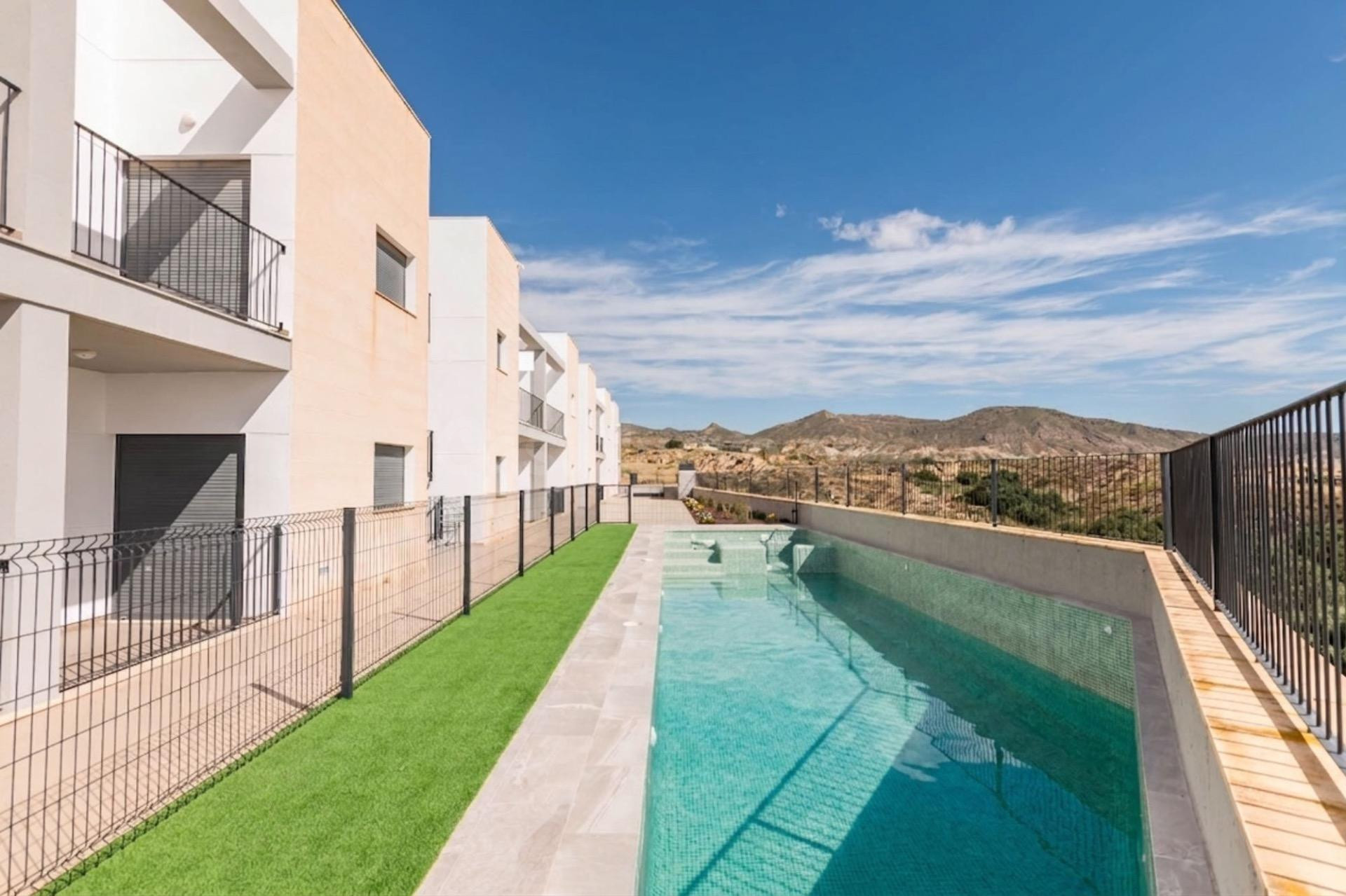Planta Baja a estrenar con Piscina, Terraza y Solárium Priva - foto 2