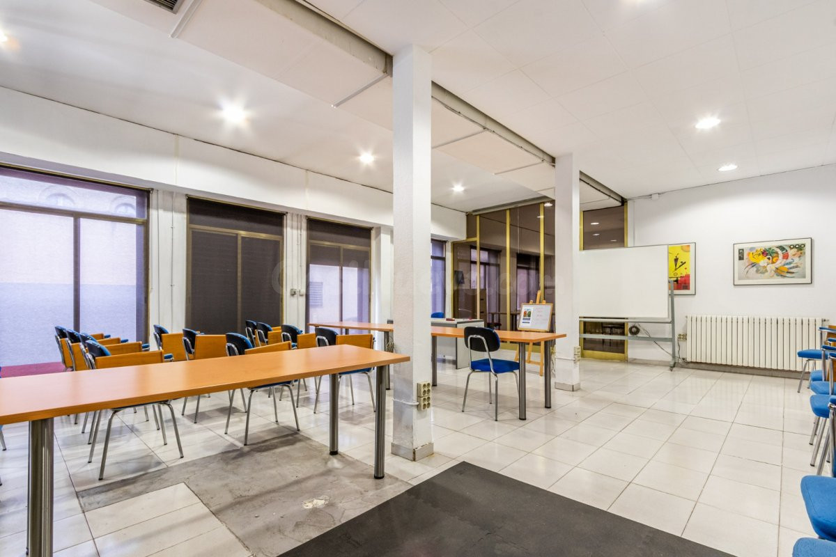 EDIFICIO DE ALQUILER, EN EL CENTRE DE SABADELL - foto 5