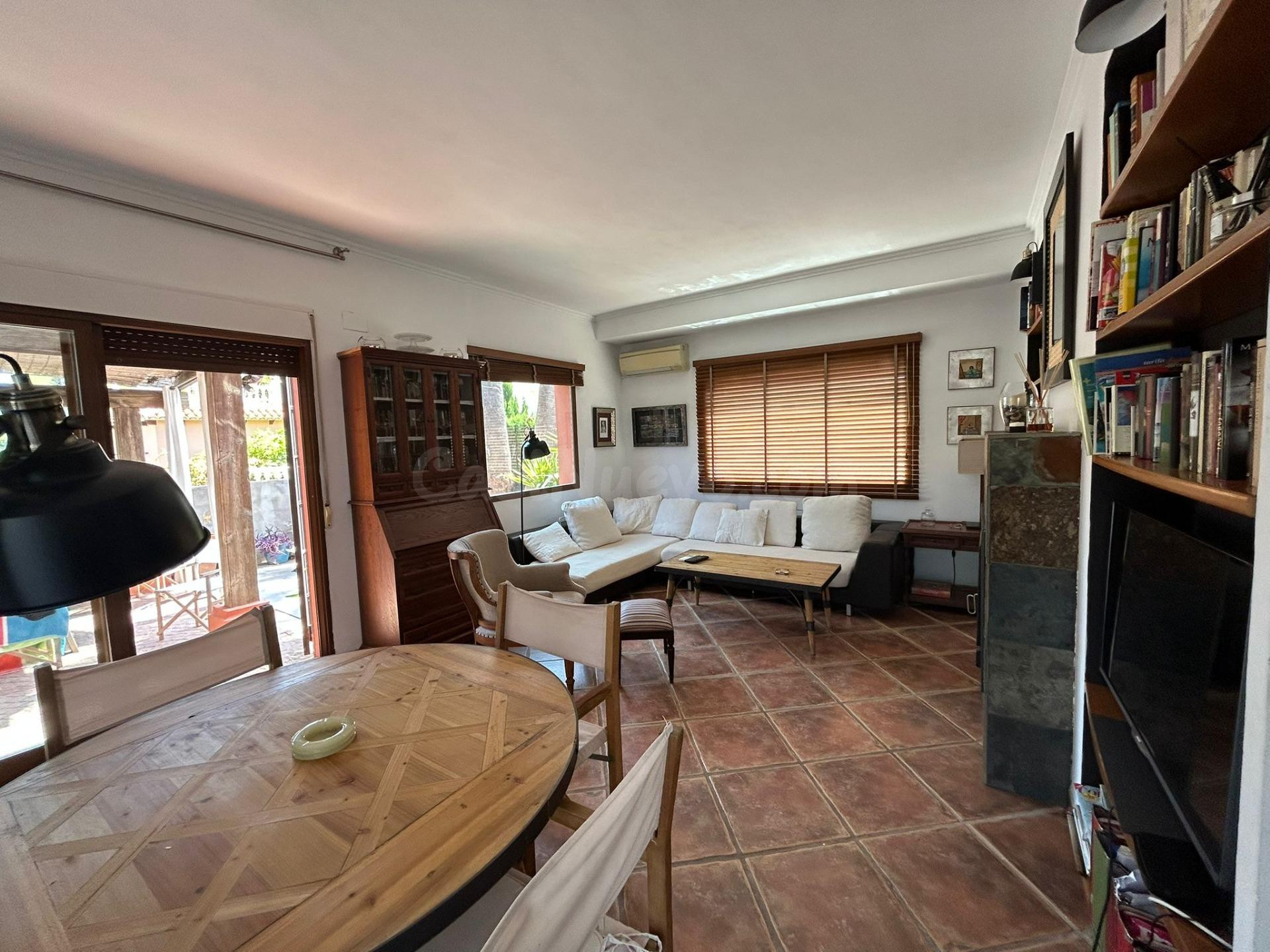 SE ALQUILA ESPECTACULAR CHALET EN OLIVA NOVA DE OCTUBRE 2026