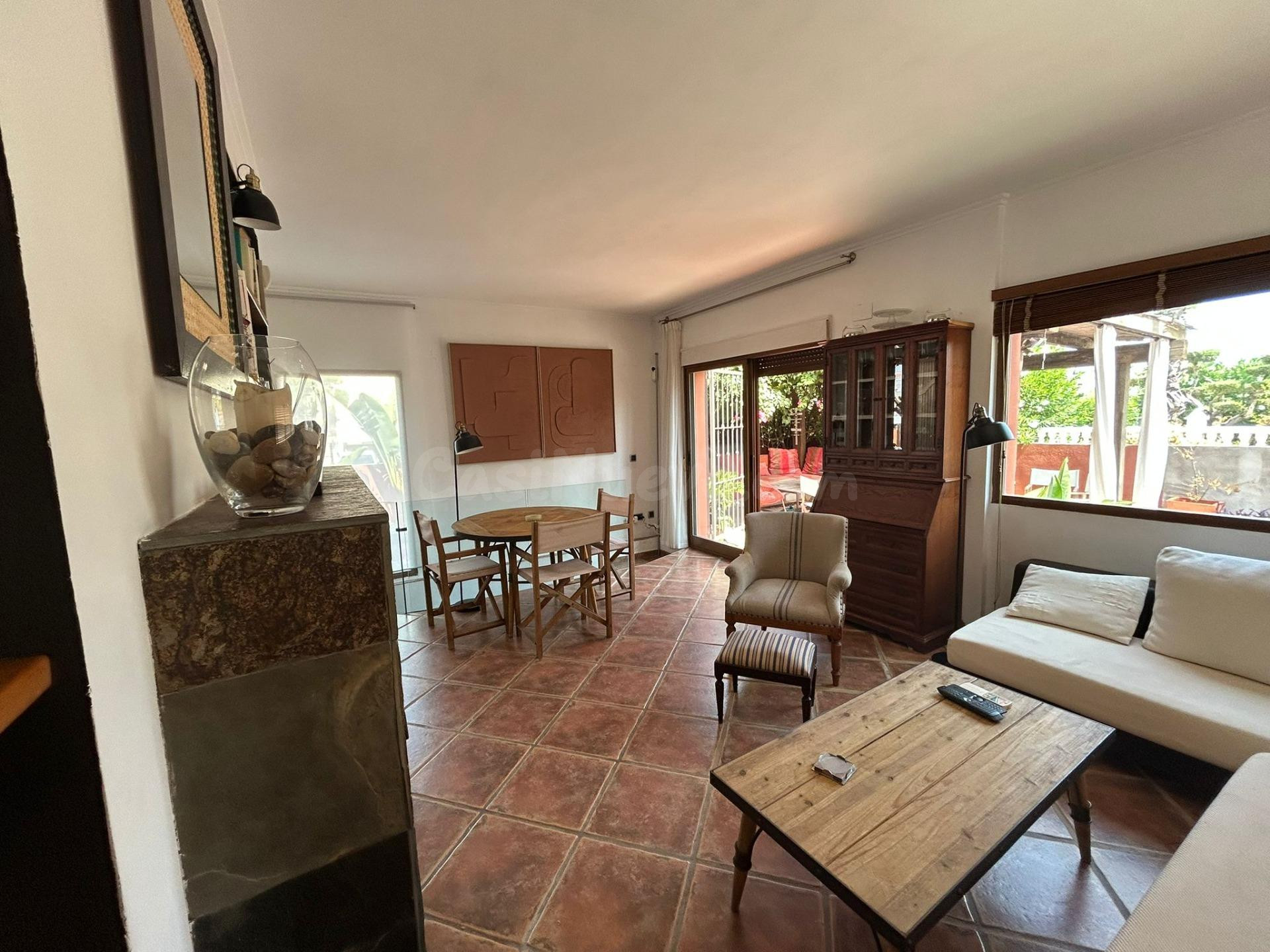 SE ALQUILA ESPECTACULAR CHALET EN OLIVA NOVA DE OCTUBRE 2026 - foto 2