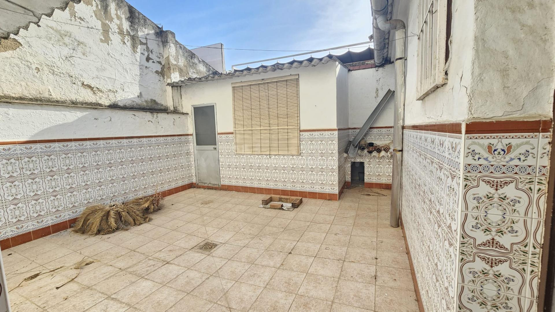CASA EN CAÑERO CON PATIO, PROYECTO DE REFORMA Y GRAN POTENCIAL