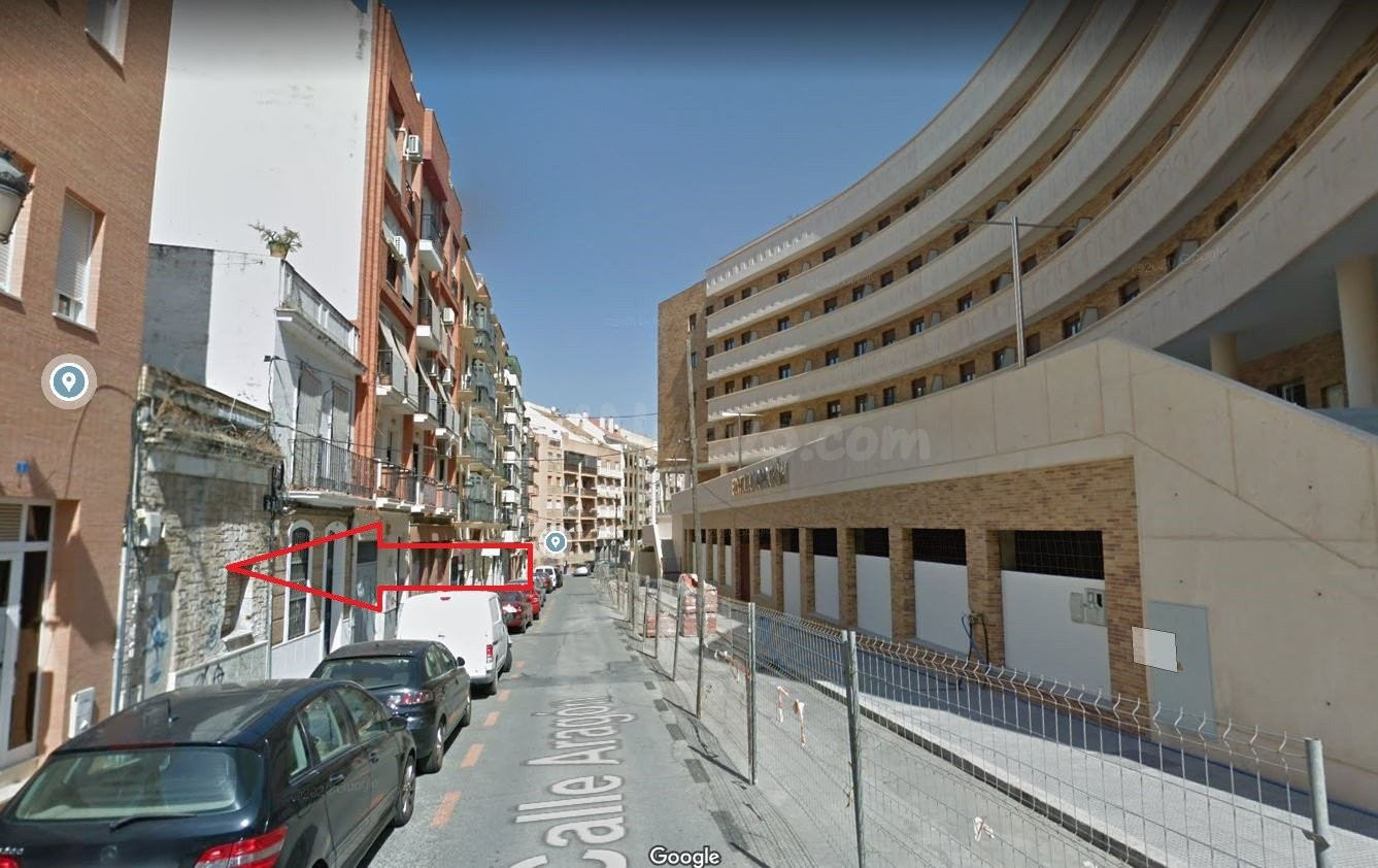 SOLAR DE 4,50X16,20 METROS. EDIFICABILIDAD 5 PLANTAS + ATICO