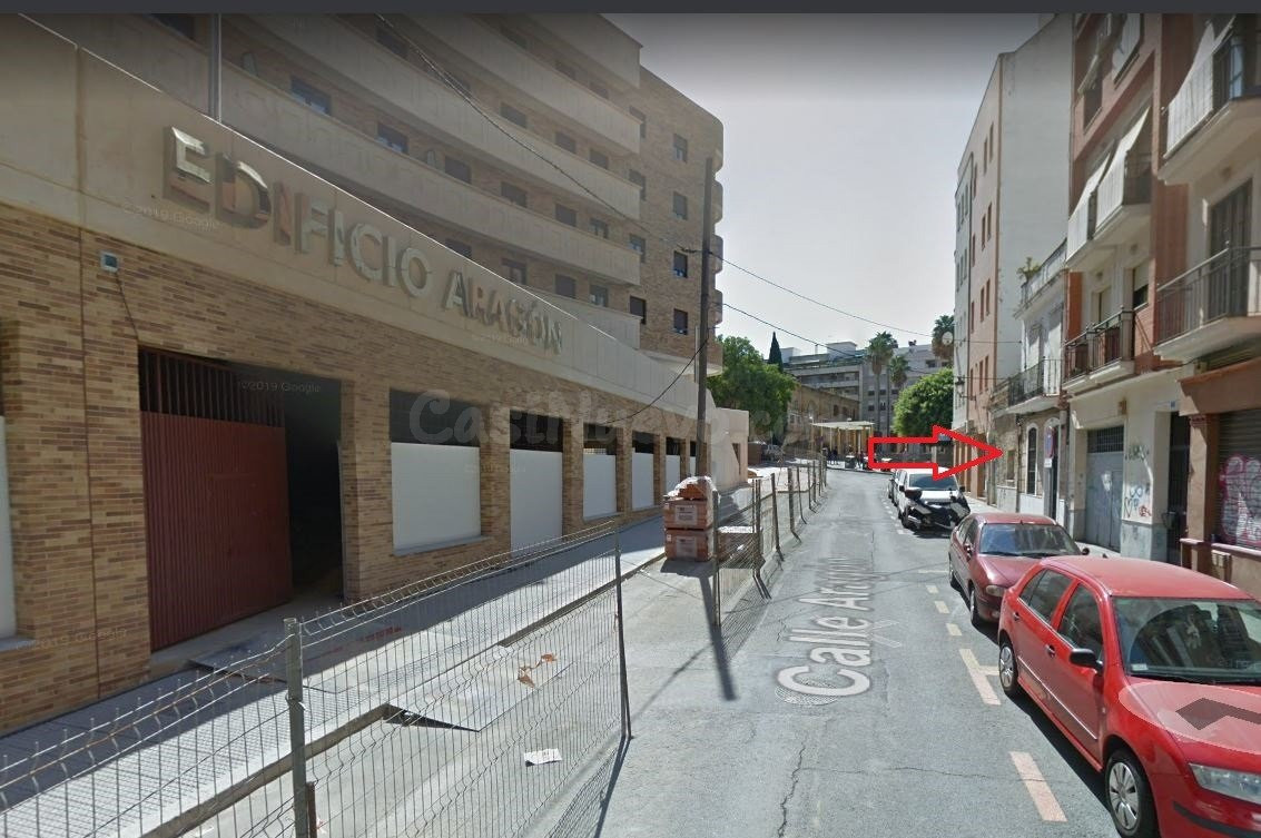 SOLAR DE 4,50X16,20 METROS. EDIFICABILIDAD 5 PLANTAS + ATICO - foto 2