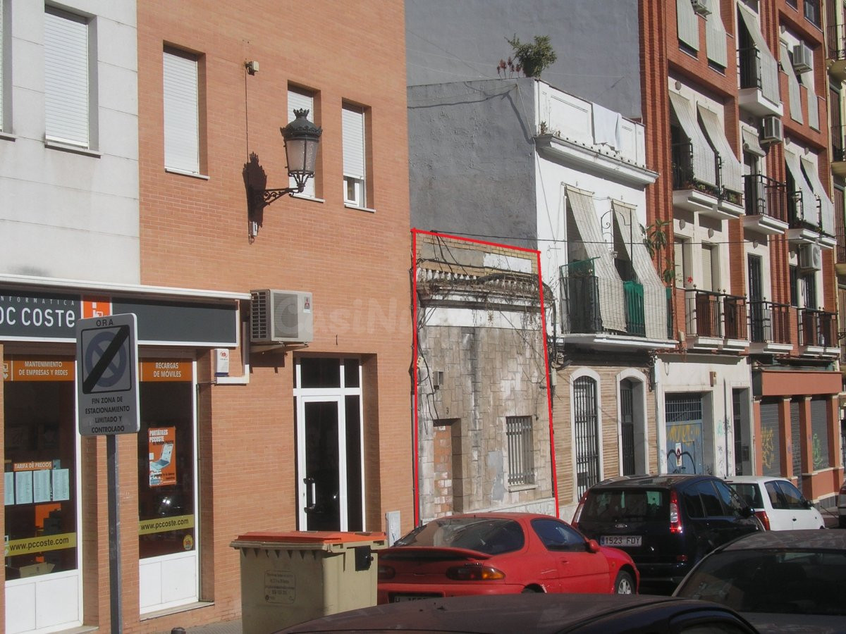 SOLAR DE 4,50X16,20 METROS. EDIFICABILIDAD 5 PLANTAS + ATICO - foto 3
