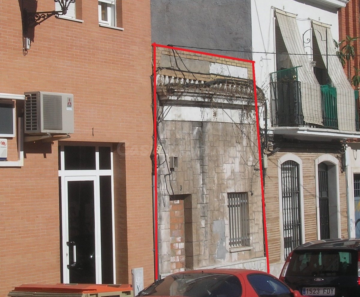 SOLAR DE 4,50X16,20 METROS. EDIFICABILIDAD 5 PLANTAS + ATICO - foto 4