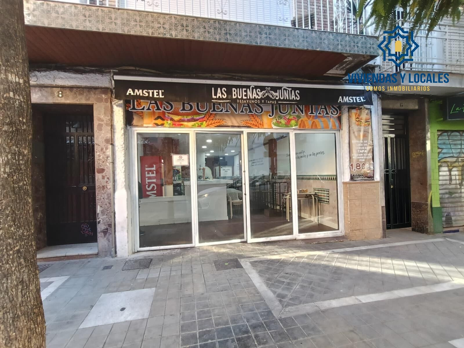 Se traspasa bar con cocina en plena calle Molinos, corazón d