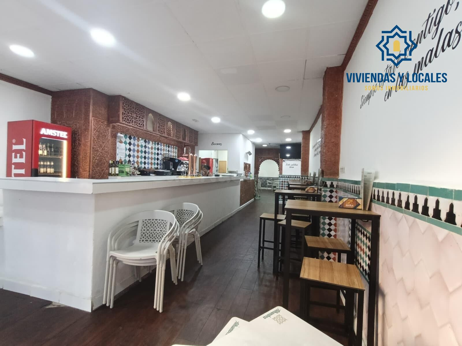 Se traspasa bar con cocina en plena calle Molinos, corazón d - foto 3