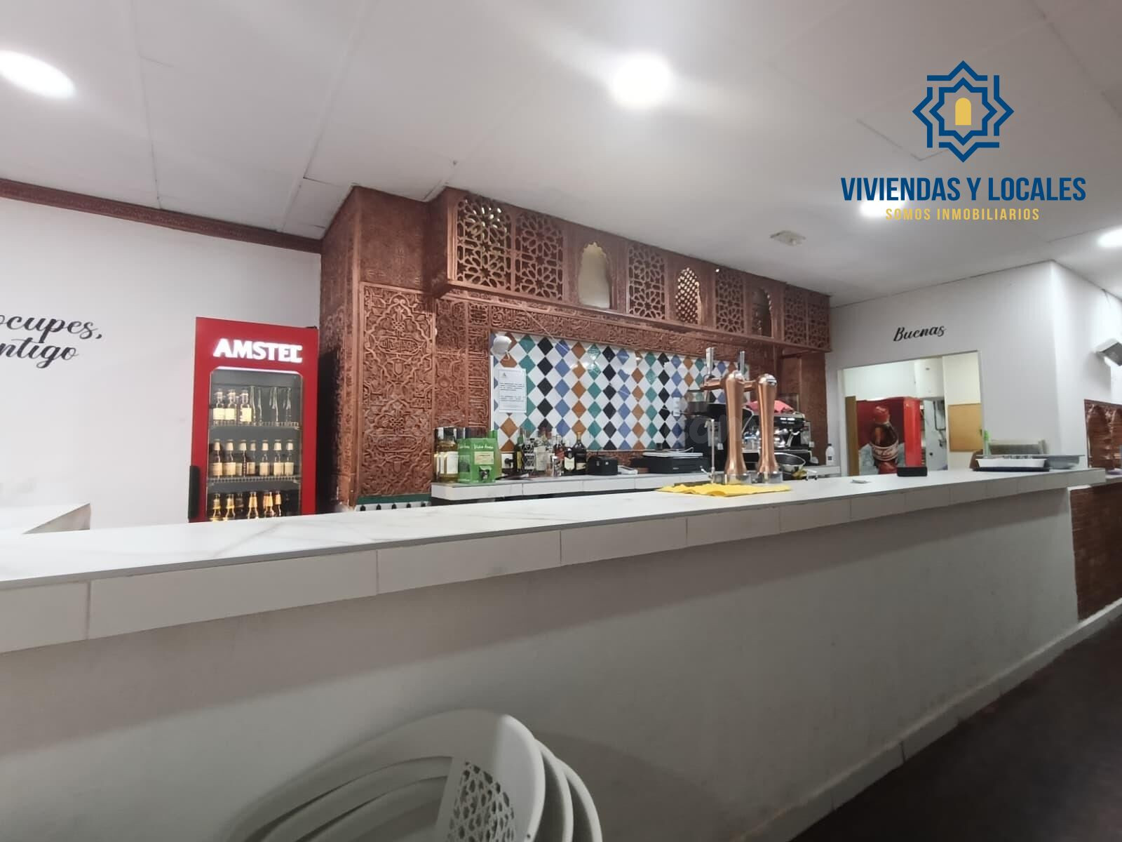Se traspasa bar con cocina en plena calle Molinos, corazón d - foto 4