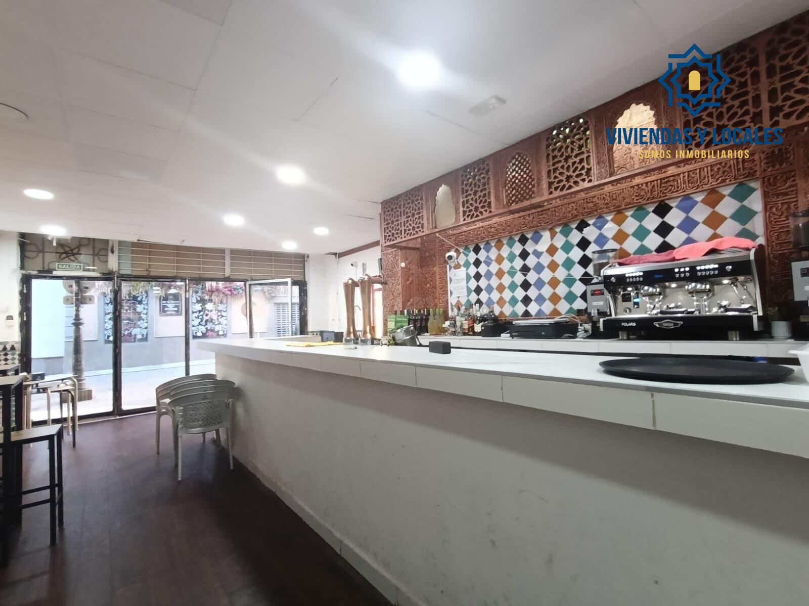 Se traspasa bar con cocina en plena calle Molinos, corazón d - foto 5