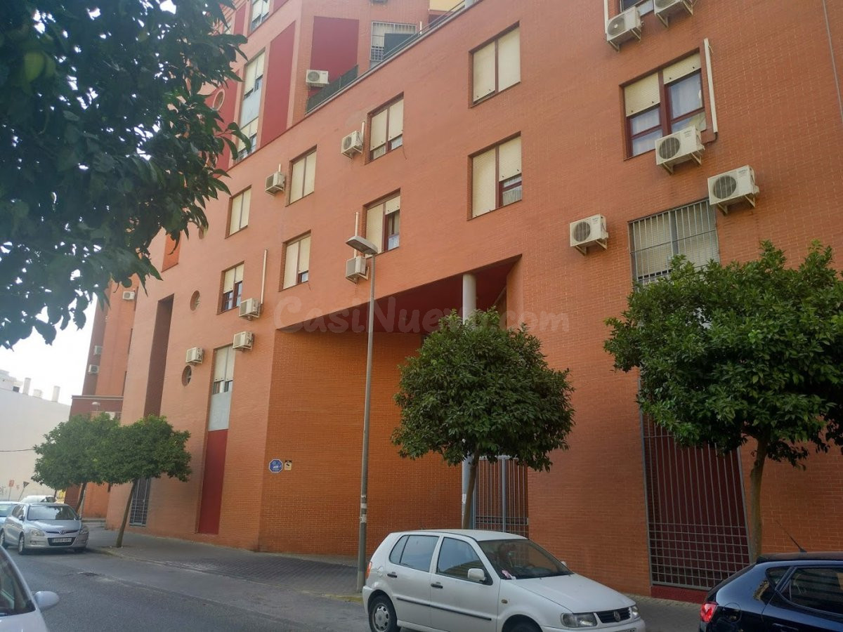 Plaza de garaje cerca del Parque Amate - foto 2
