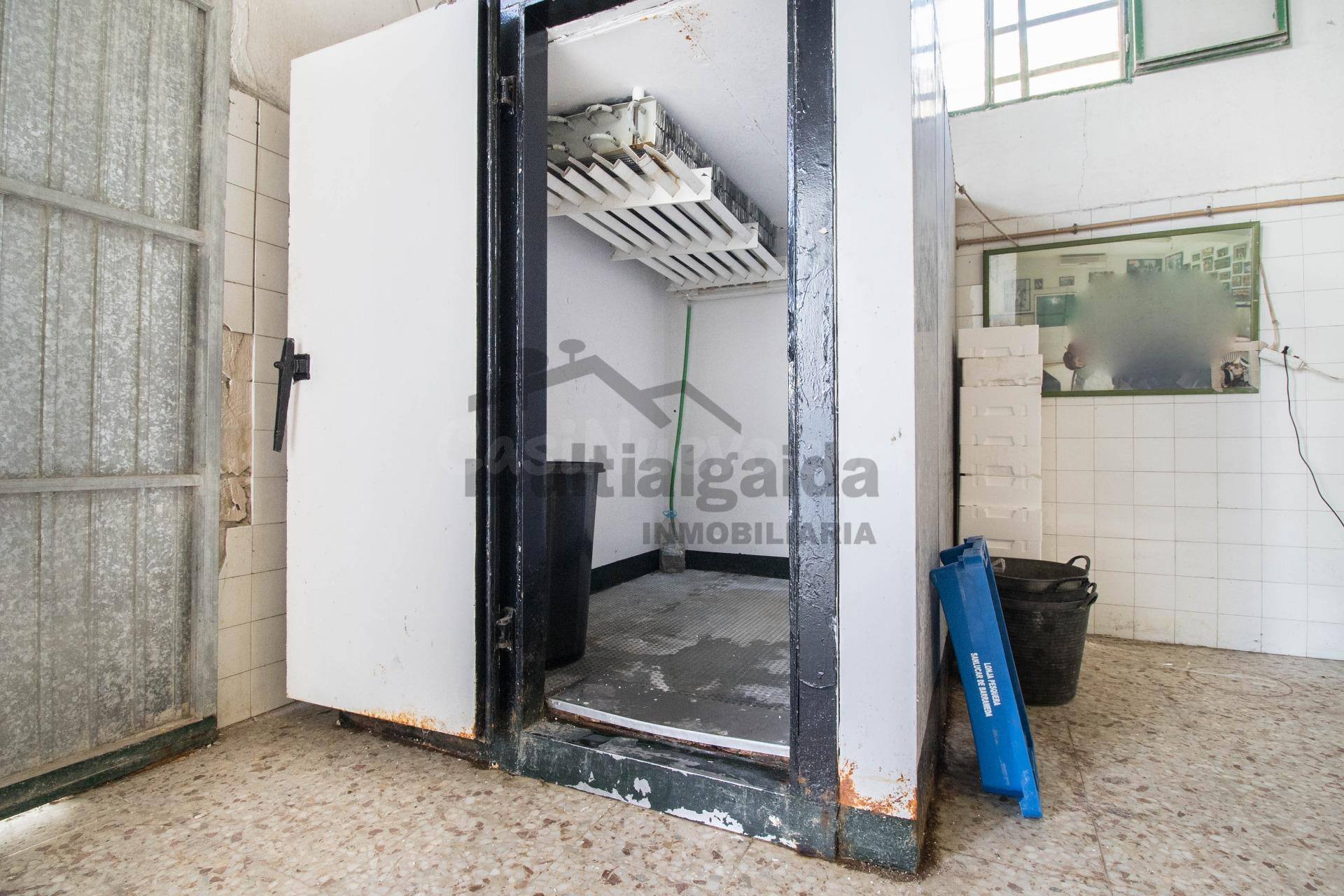 NAVE EN LA ZONA DEL CHAPARRAL - foto 5