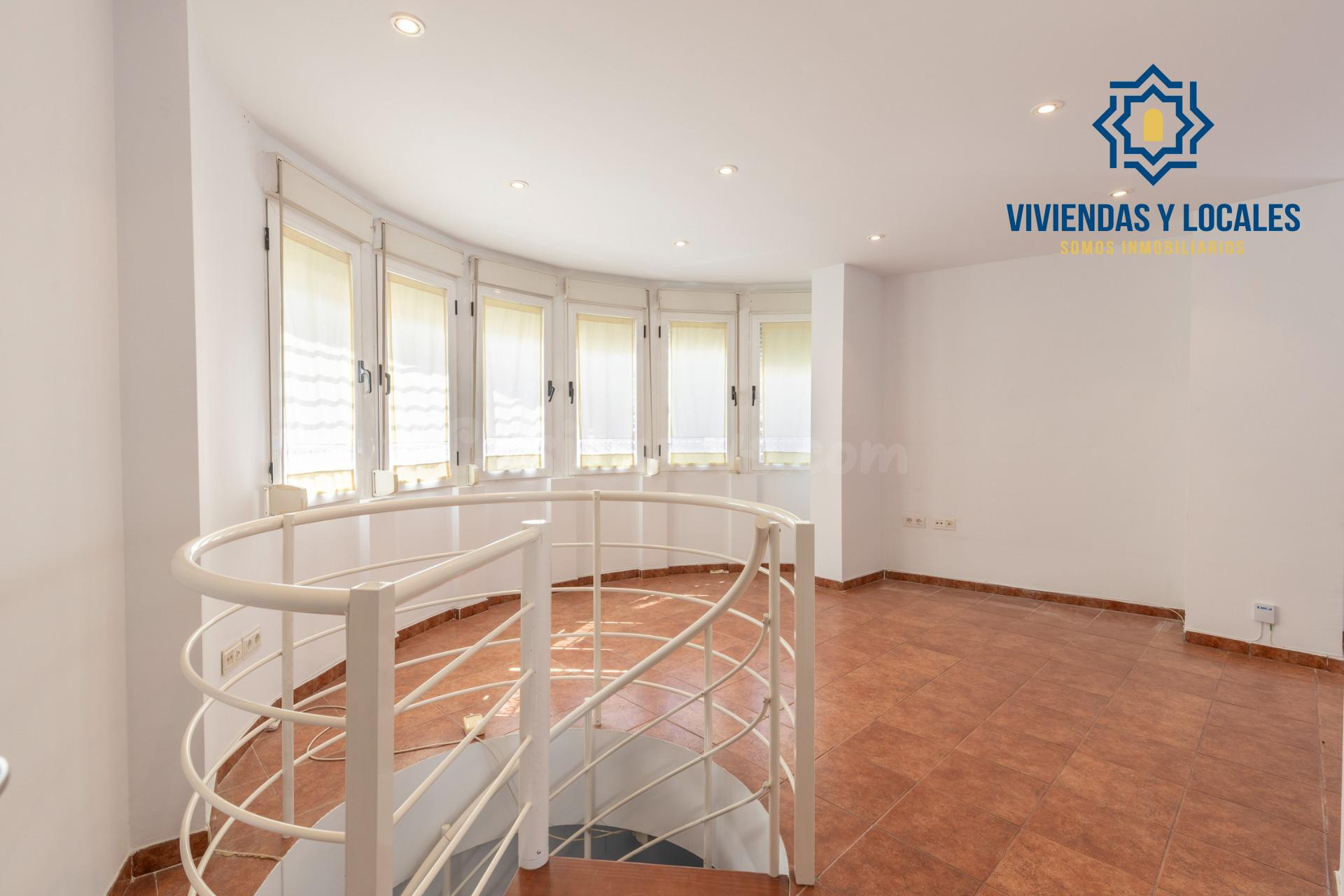 FANTÁSTICO TRÍPLEX EN CÁJAR: UNA VIVIENDA LLEVA DE AMPLITUD  - foto 3