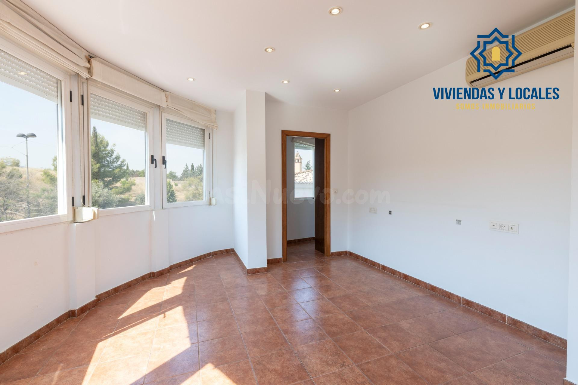 FANTÁSTICO TRÍPLEX EN CÁJAR: UNA VIVIENDA LLEVA DE AMPLITUD  - foto 4