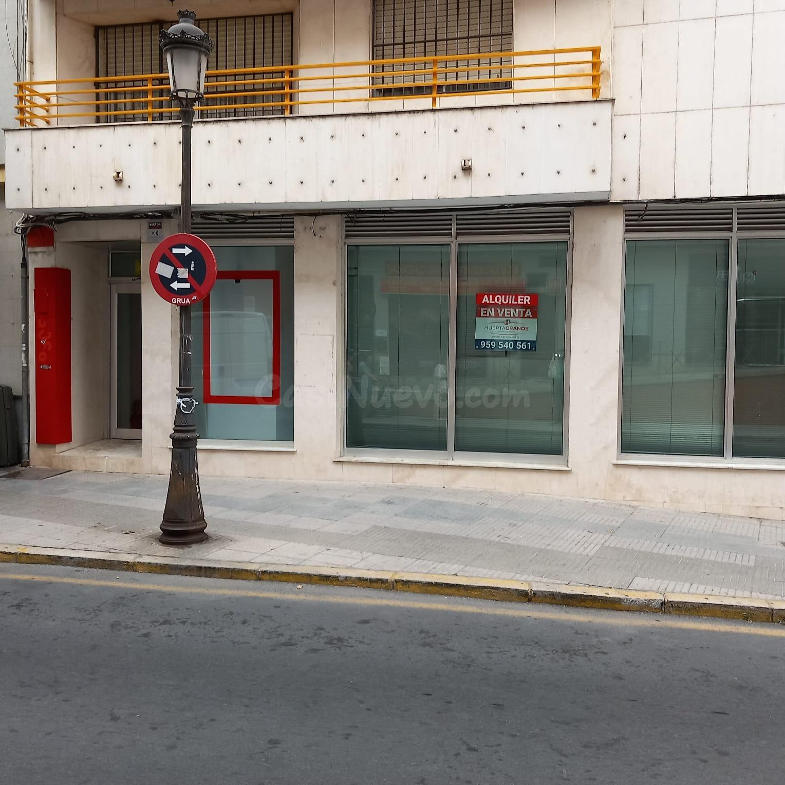 LOCAL COMERCIAL ADAPTADO  322 M2,  ESQUINA MARQUES DE ARACEN - foto 2