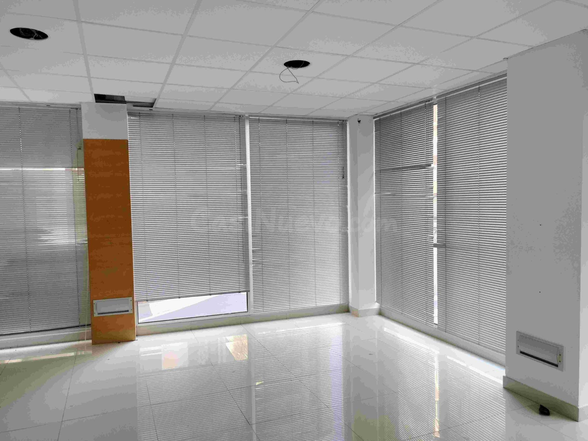 LOCAL COMERCIAL ADAPTADO  322 M2,  ESQUINA MARQUES DE ARACEN - foto 4