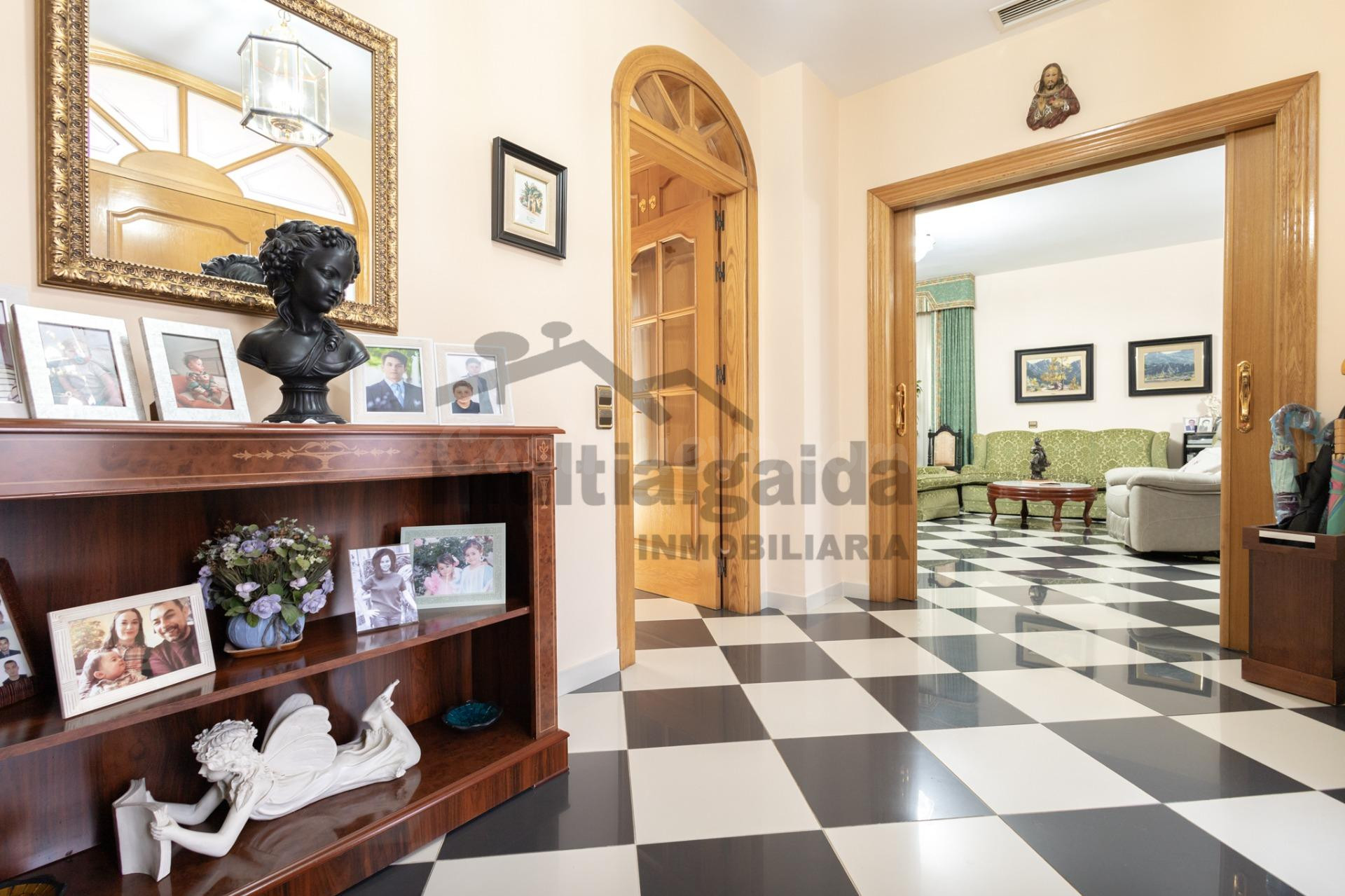 IMPRESIONANTE CHALET EN EL ALTILLO - foto 4