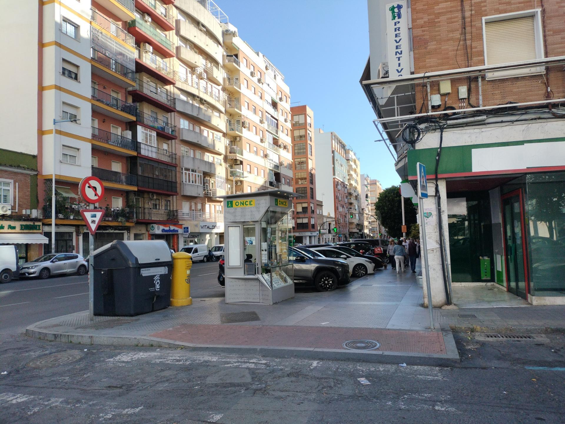 LOCAL COMERCIAL.  AVDA. FEDERICO MOLINA, ESQUINA. HUELVA