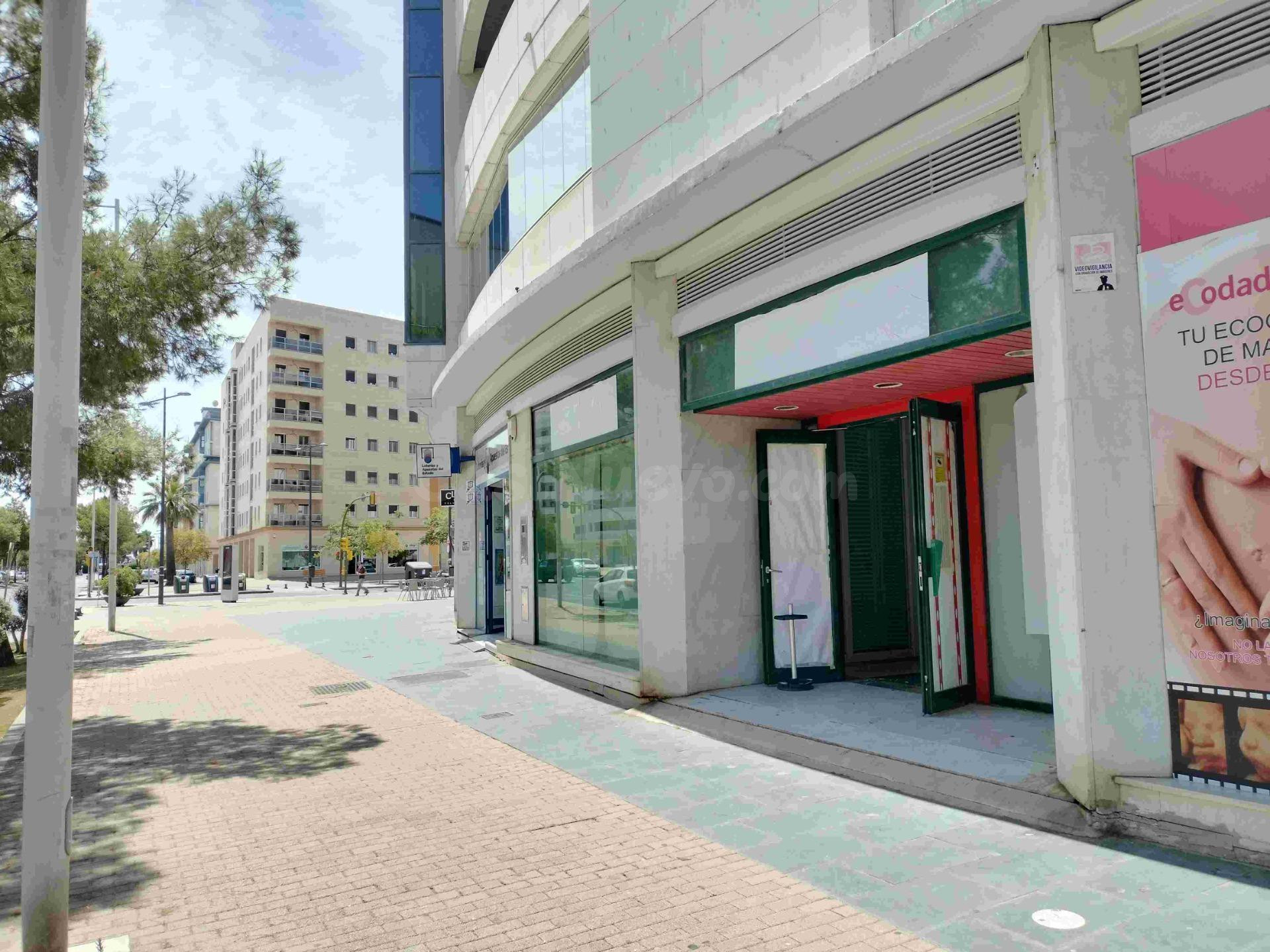 PESCADERIA-HUELVA. LOCAL PLANTA BAJA, 202 M2, DOBLE FACHADA.