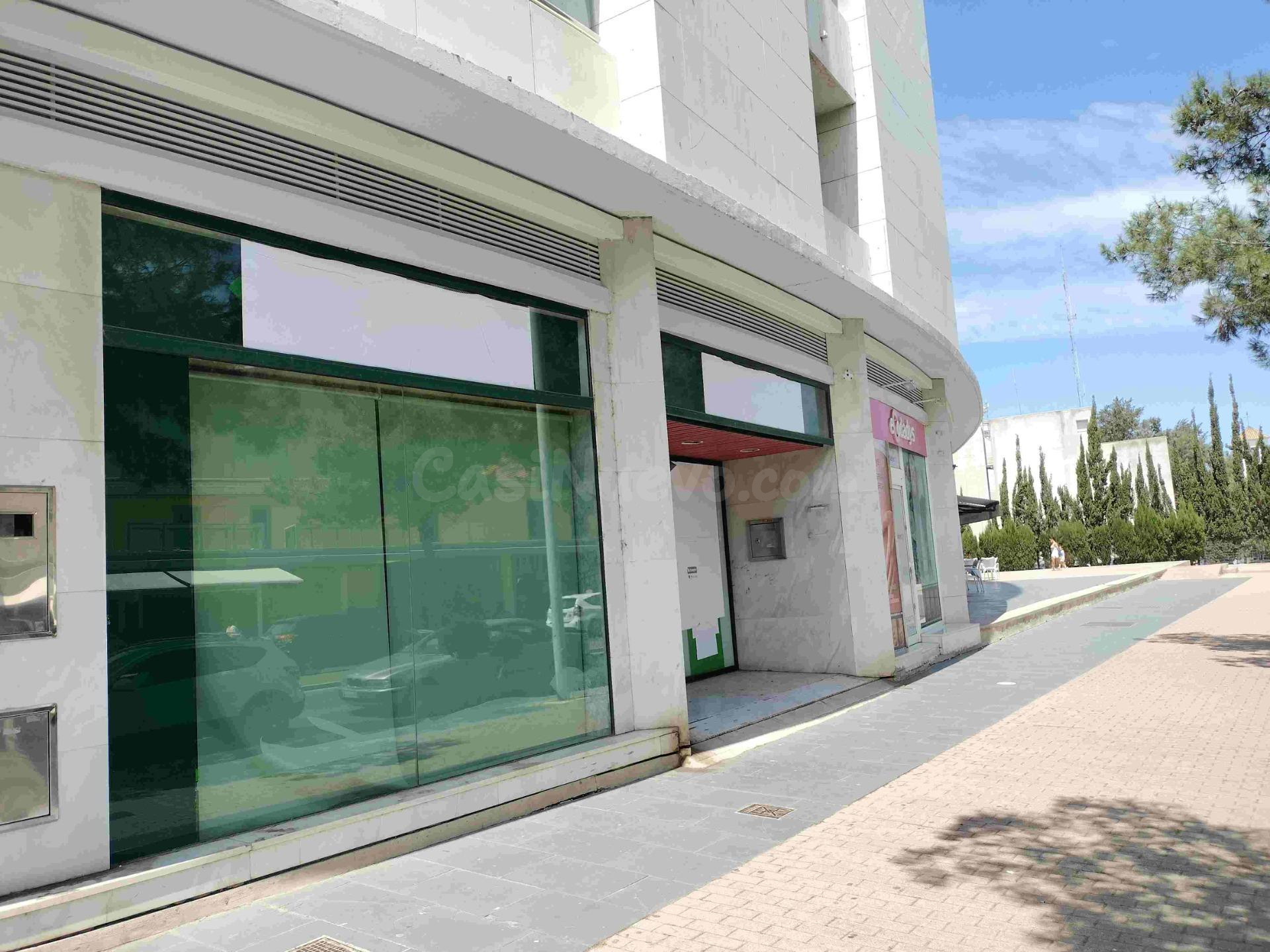 PESCADERIA-HUELVA. LOCAL PLANTA BAJA, 202 M2, DOBLE FACHADA. - foto 2