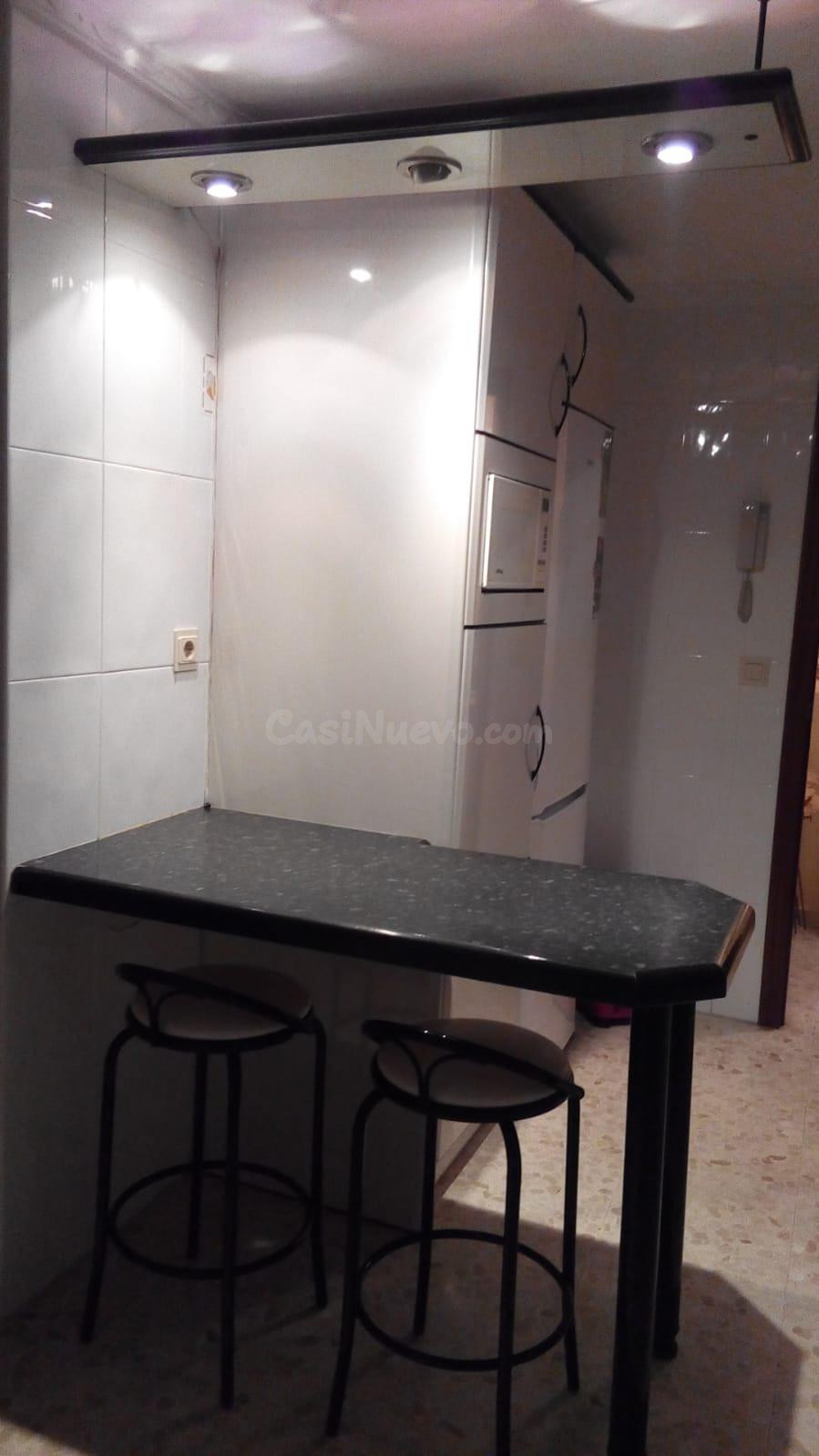 Amplio piso de 4 dormitorios totalmente exterior y plaza de  - foto 3