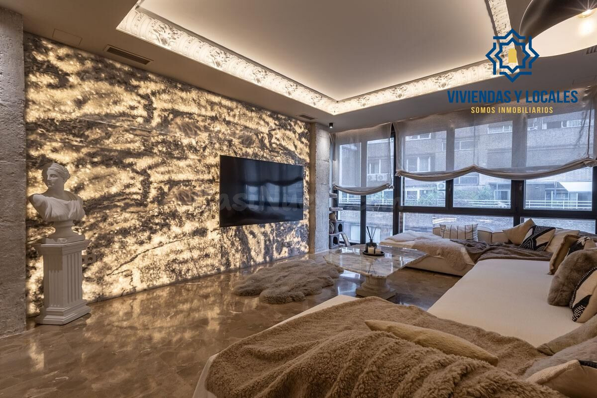 ELEGANTE PISO EN EL EDIFICIO LA PIRÁMIDE, EN PLENO CORAZÓN D - foto 2