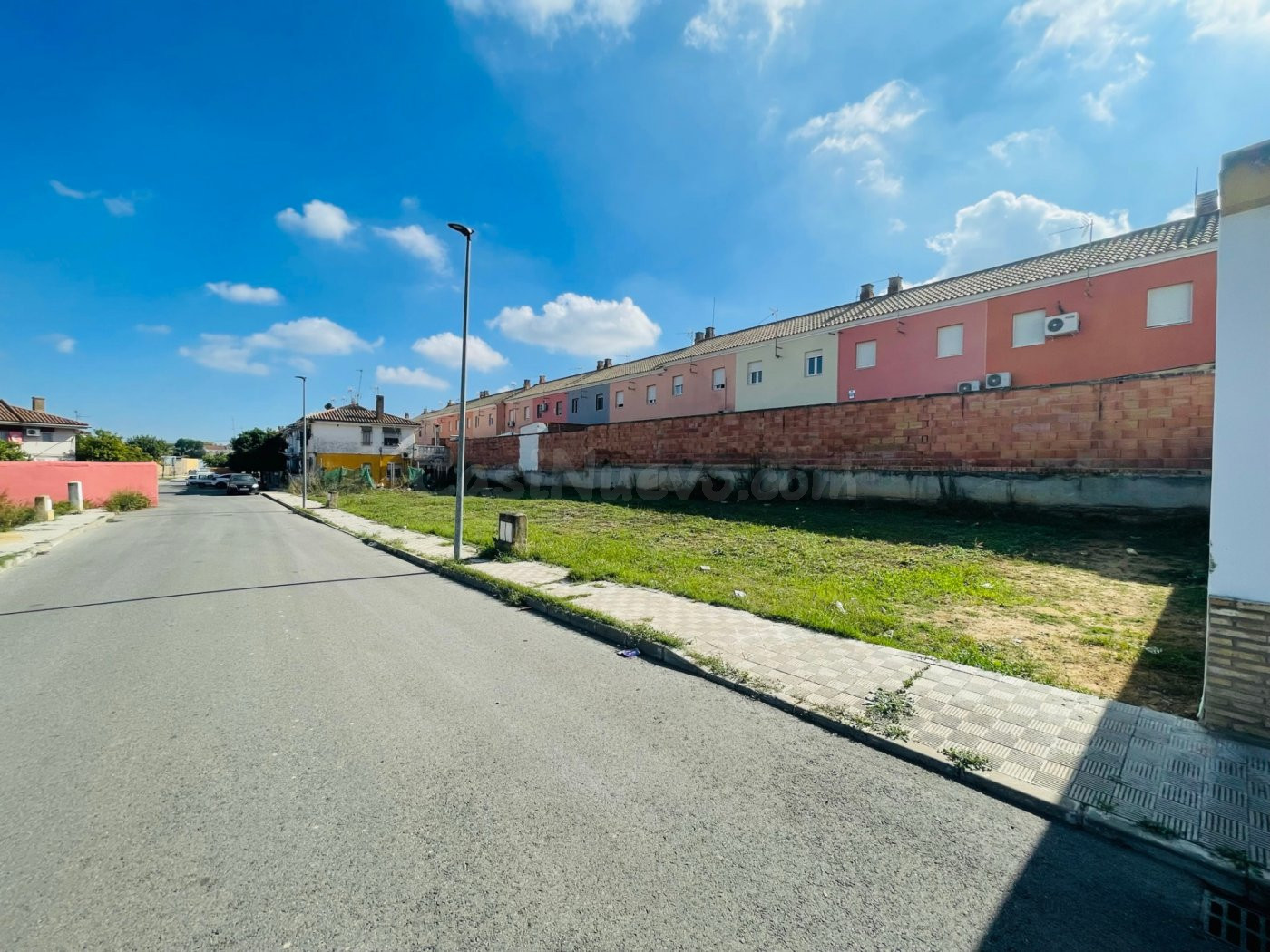 Solar en venta (proindiviso) en Huévar del Aljarafe - foto 2