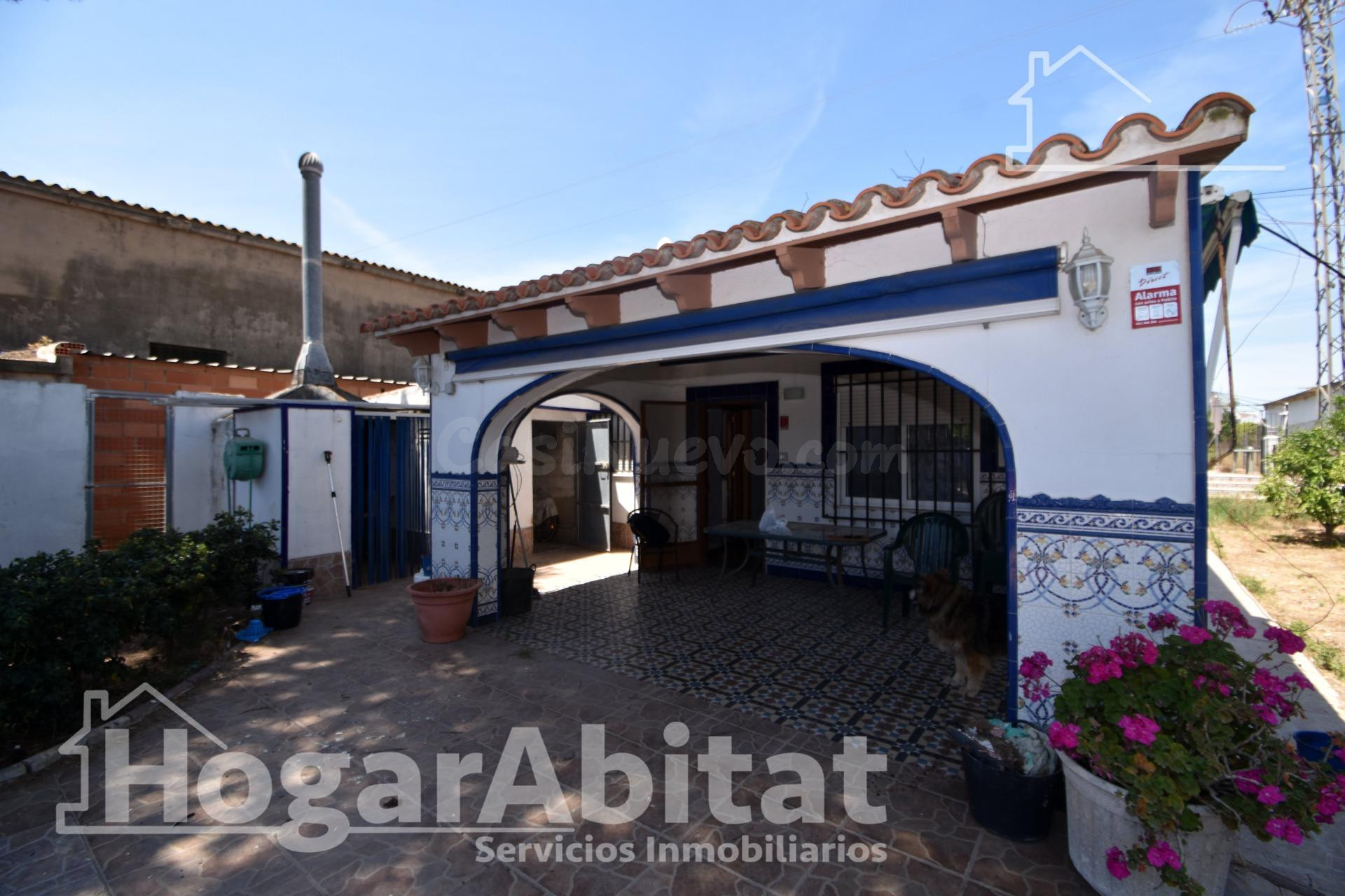 GRAN CHALET CON 4 DORMITORIOS, GARAJE Y PISCINA - foto 3